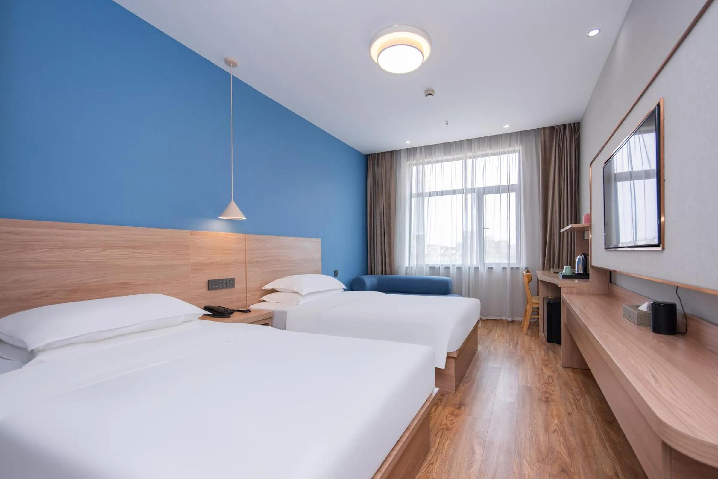 Deluxe Twin Room in Future Shangju Hotel