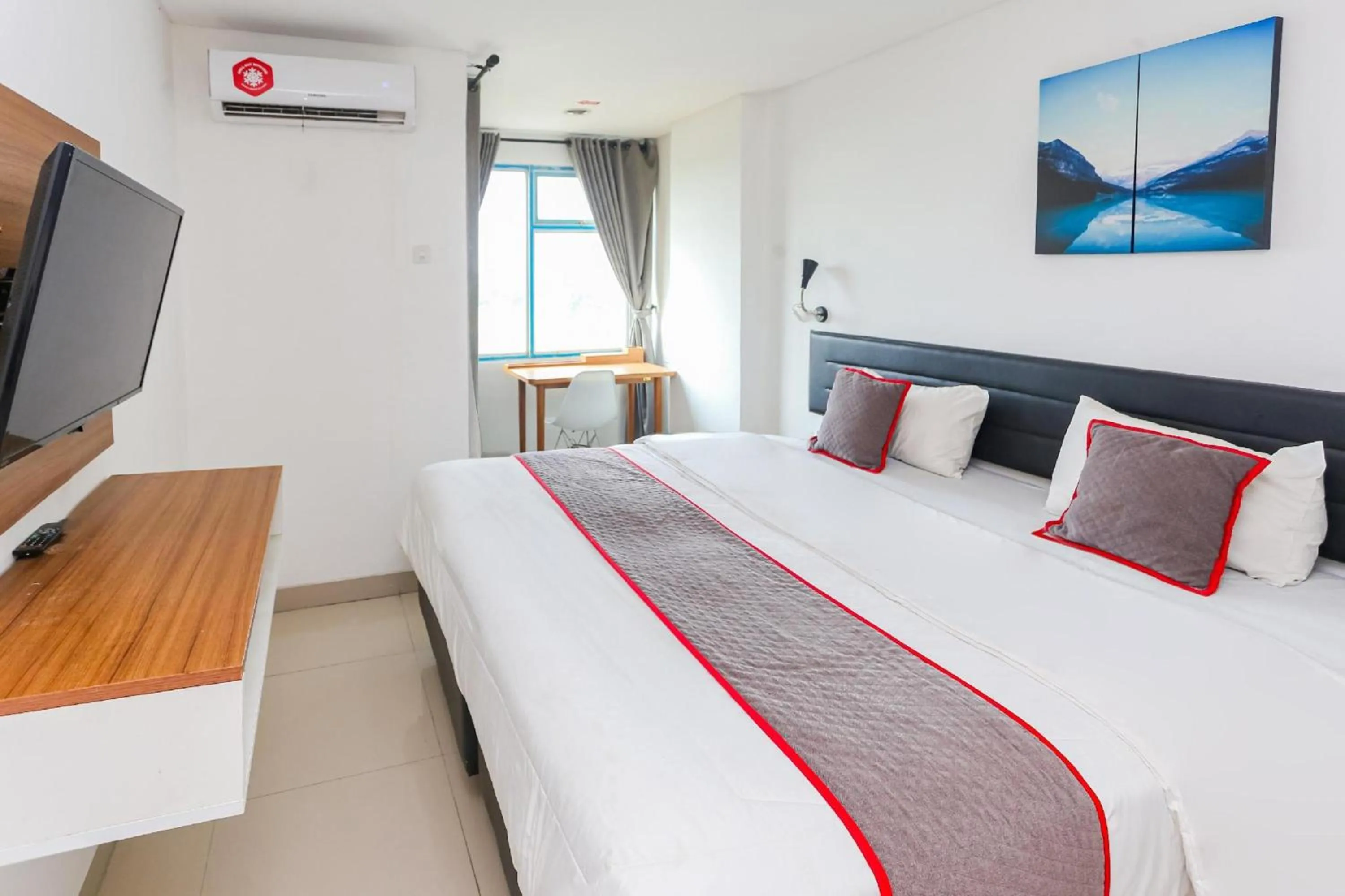 Standard Double Room in Collection O Cikarang Near President University Formerly Enviro