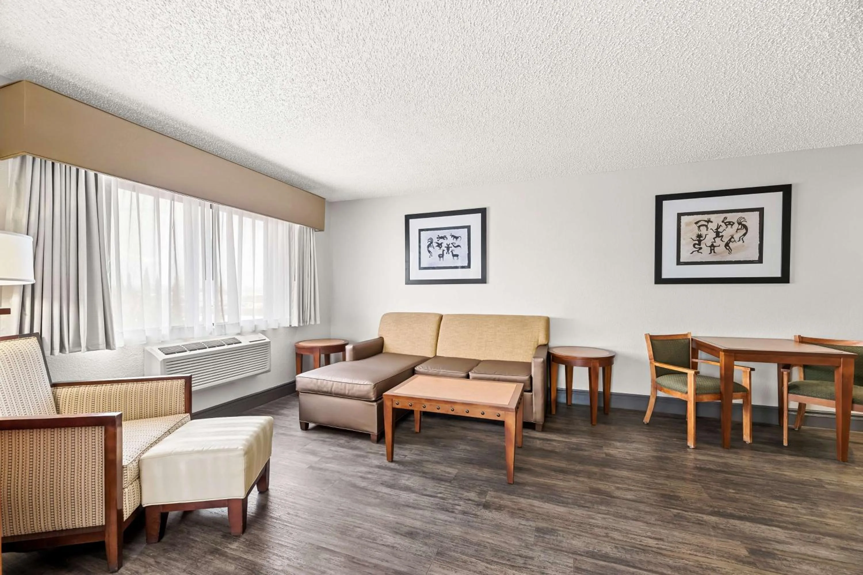 King Suite with Couch and View - Non-Smoking in Best Western Plus At Lake Powell