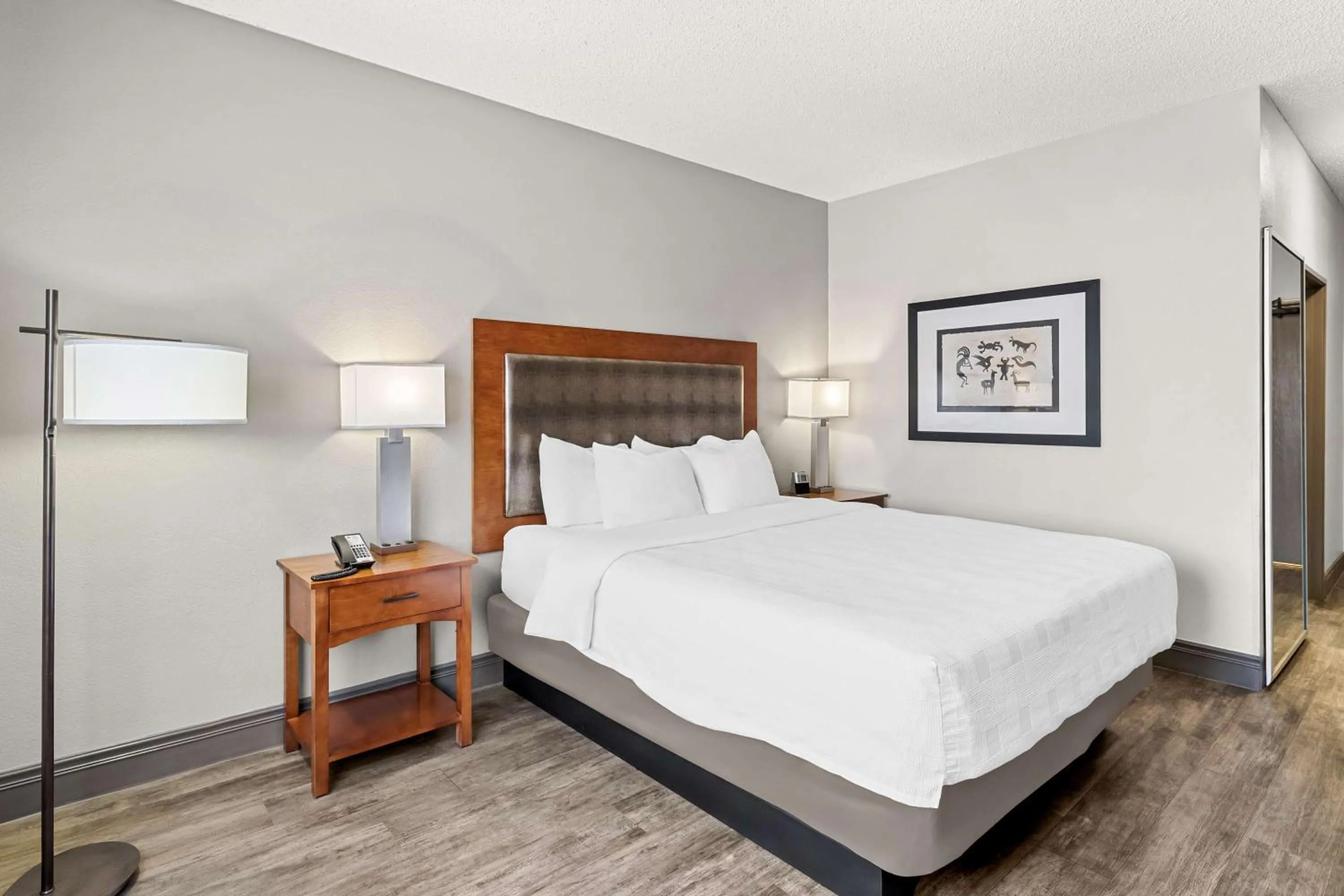 King Room with Bath Tub - Mobility Accessible/Non-Smoking in Best Western Plus At Lake Powell