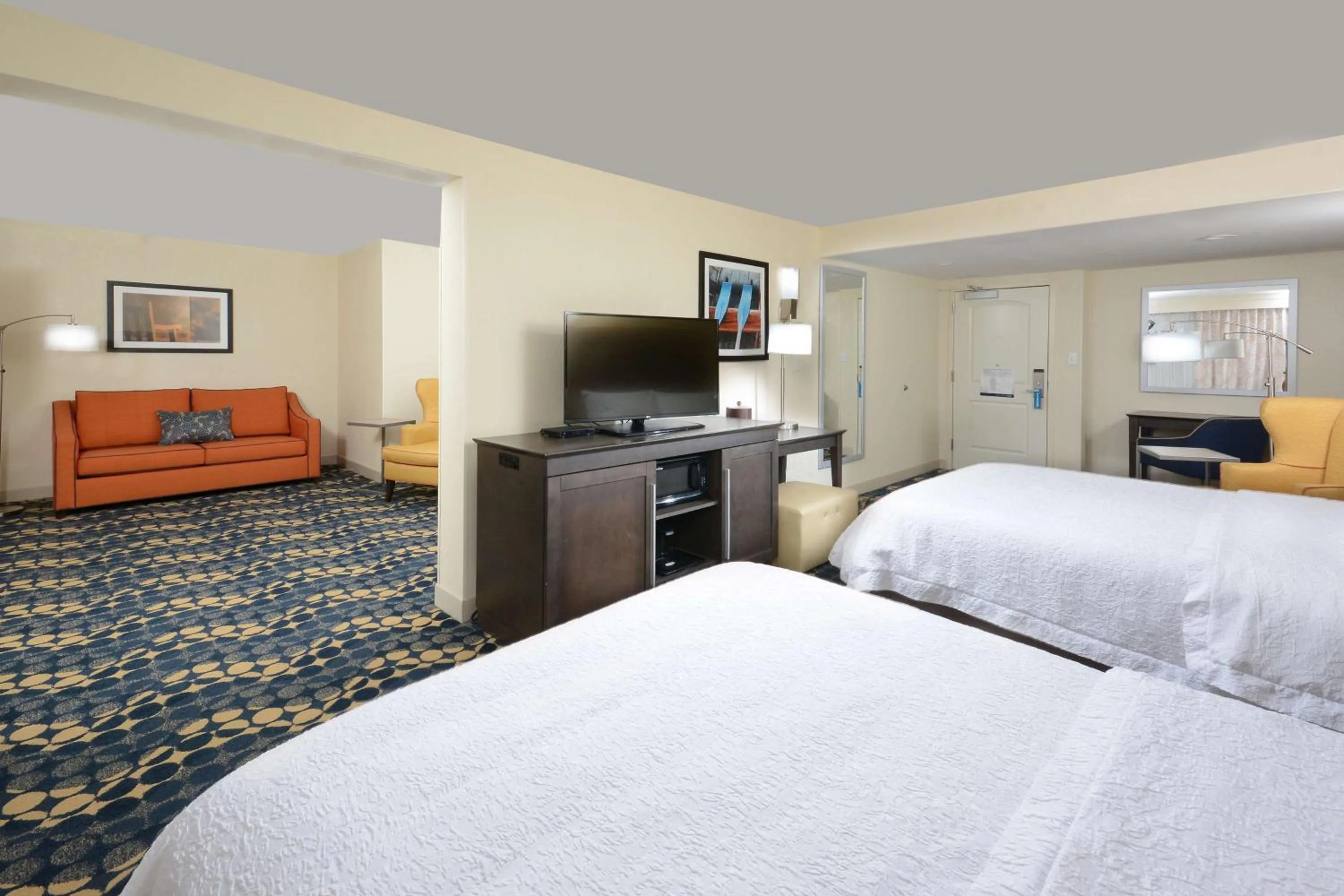 Queen Suite with Two Queen Beds and Sofa Bed - Non-Smoking in Hampton Inn Roxboro