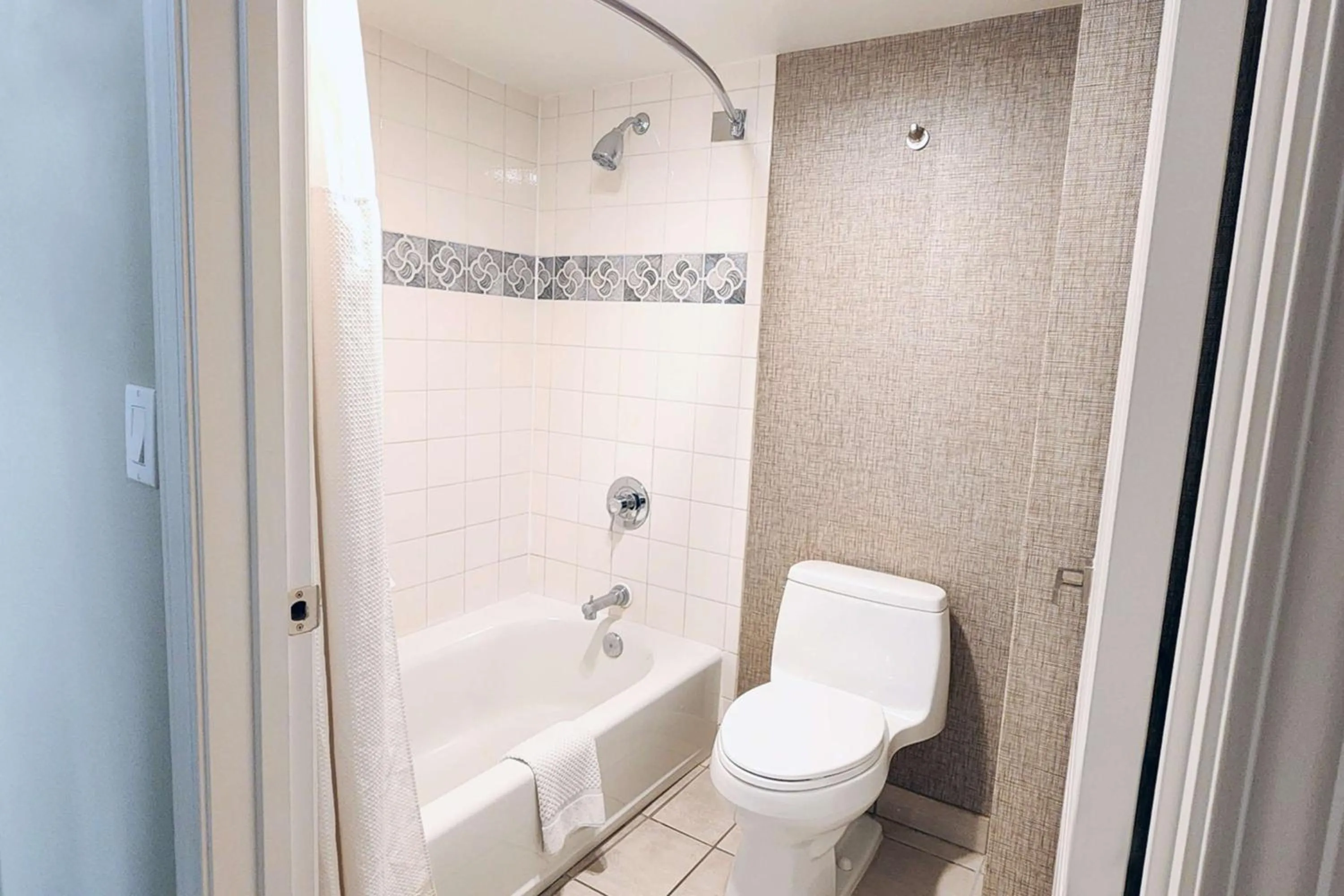 Standard Queen Suite with Two Queen Beds in Hilton Phoenix Tapatio Cliffs Resort