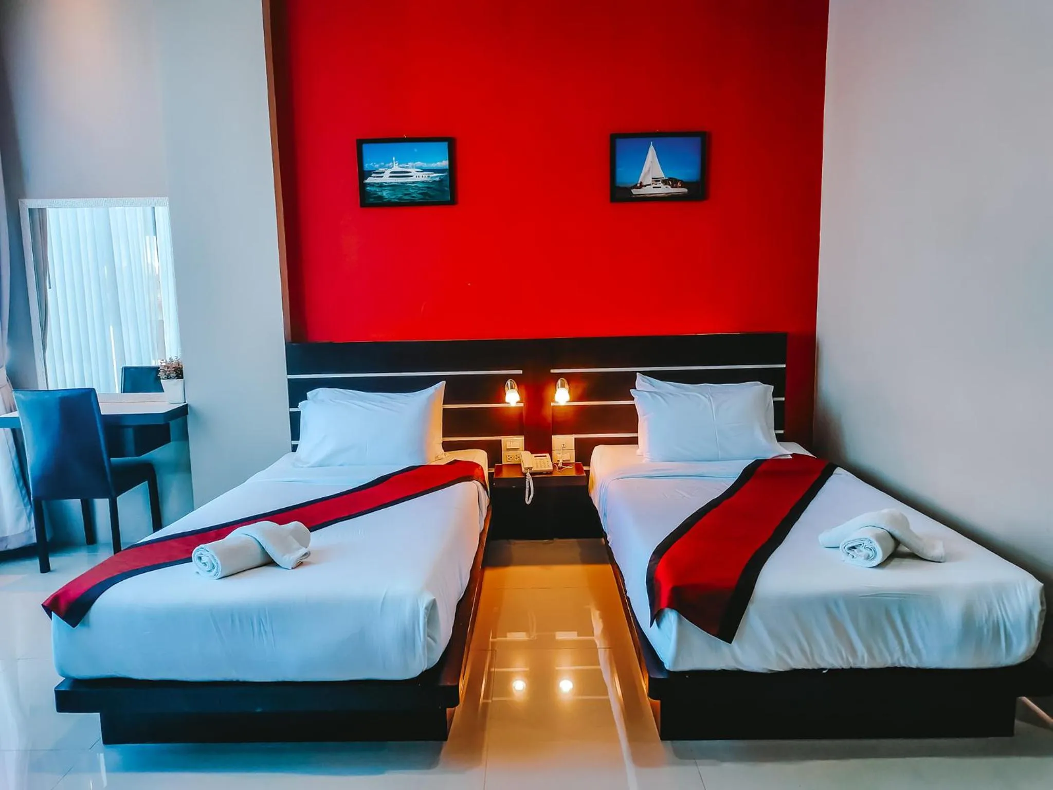 Standard Twin Room in The Harbour Front Hotel