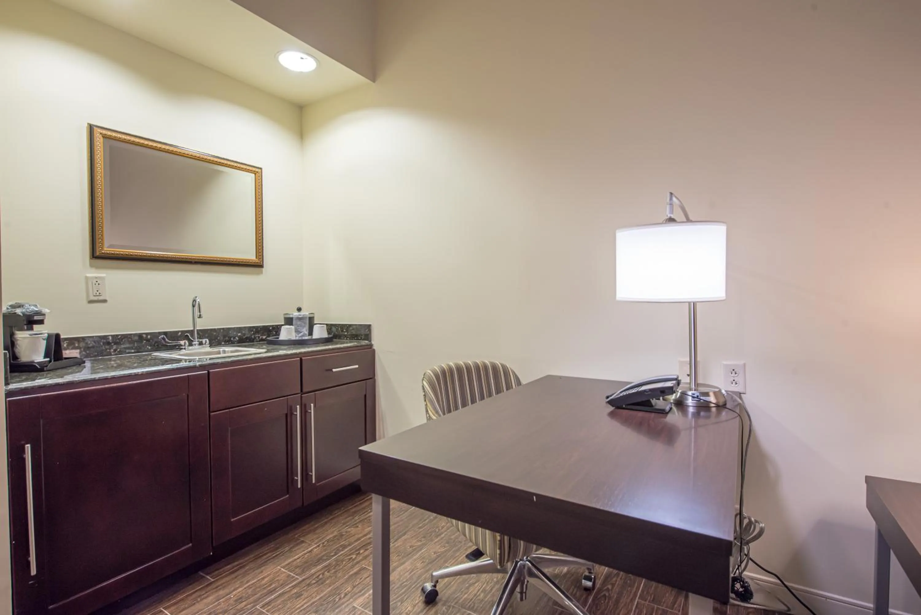 Deluxe King Studio Suite with Sofa Bed - Non-Smoking in Hampton Inn & Suites By Hilton - Rockville Centre