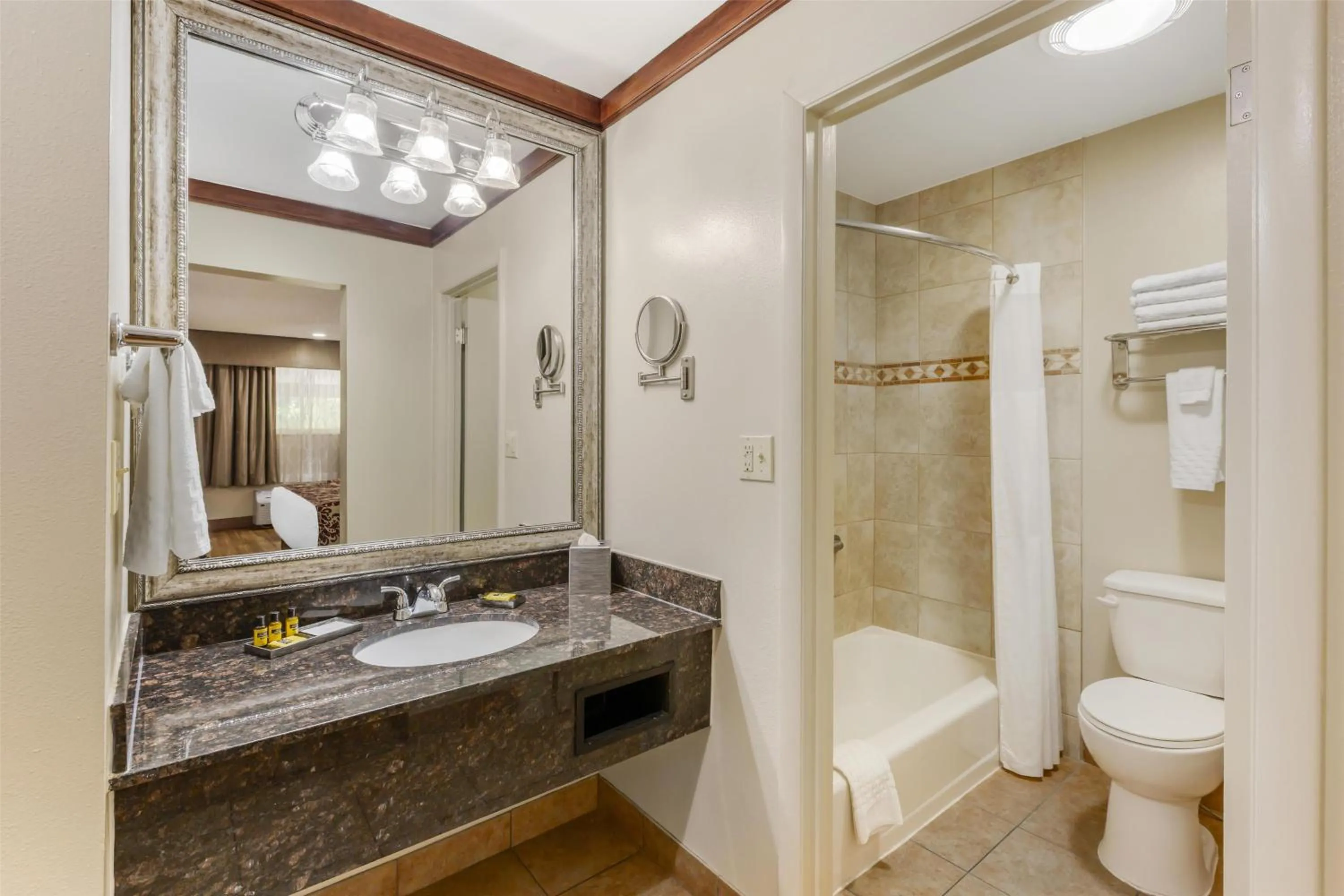 King Room - Non-Smoking in Best Western Plus Greenwell Inn