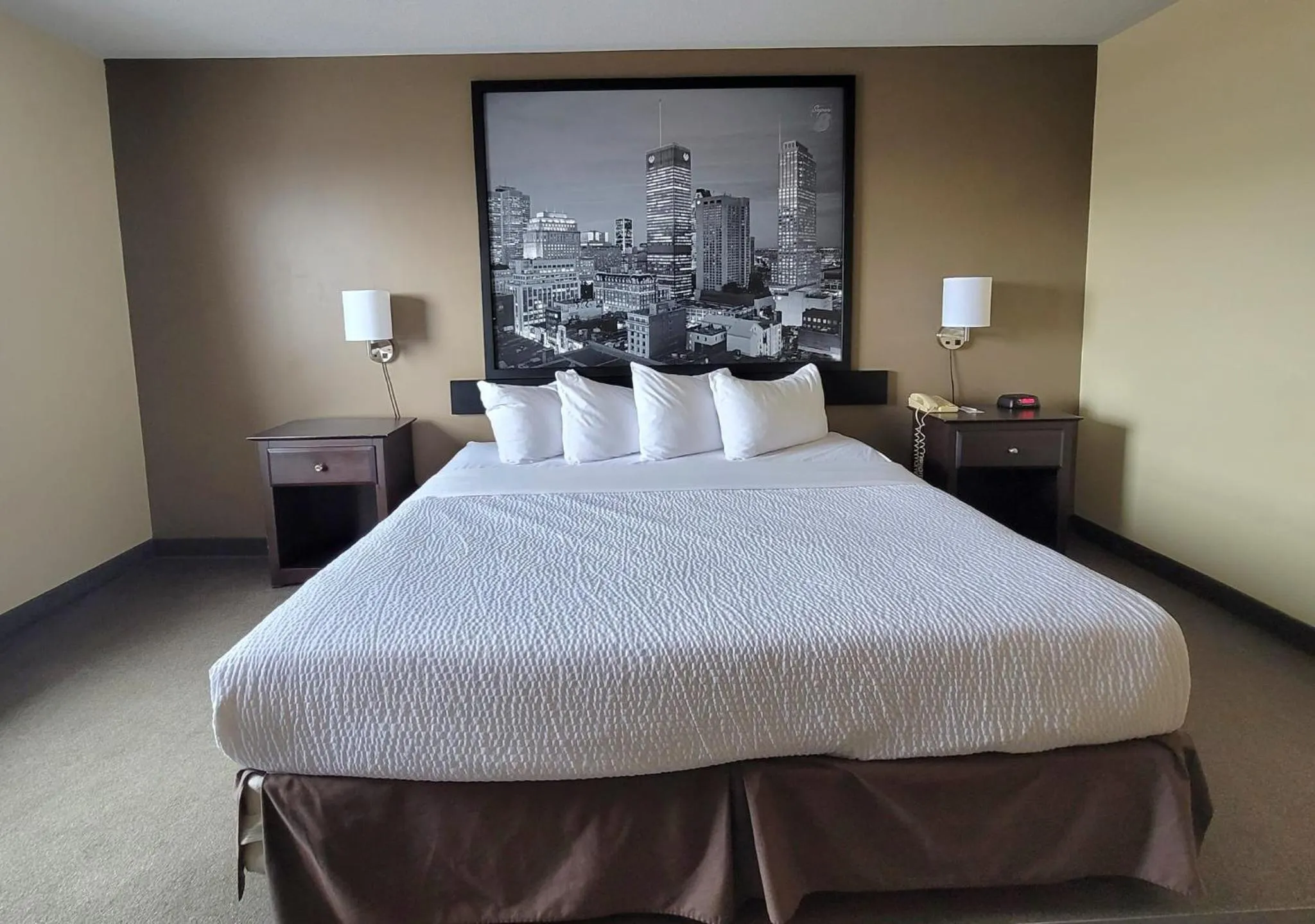 King Room - Non-Smoking in Super 8 by Wyndham Barrie South