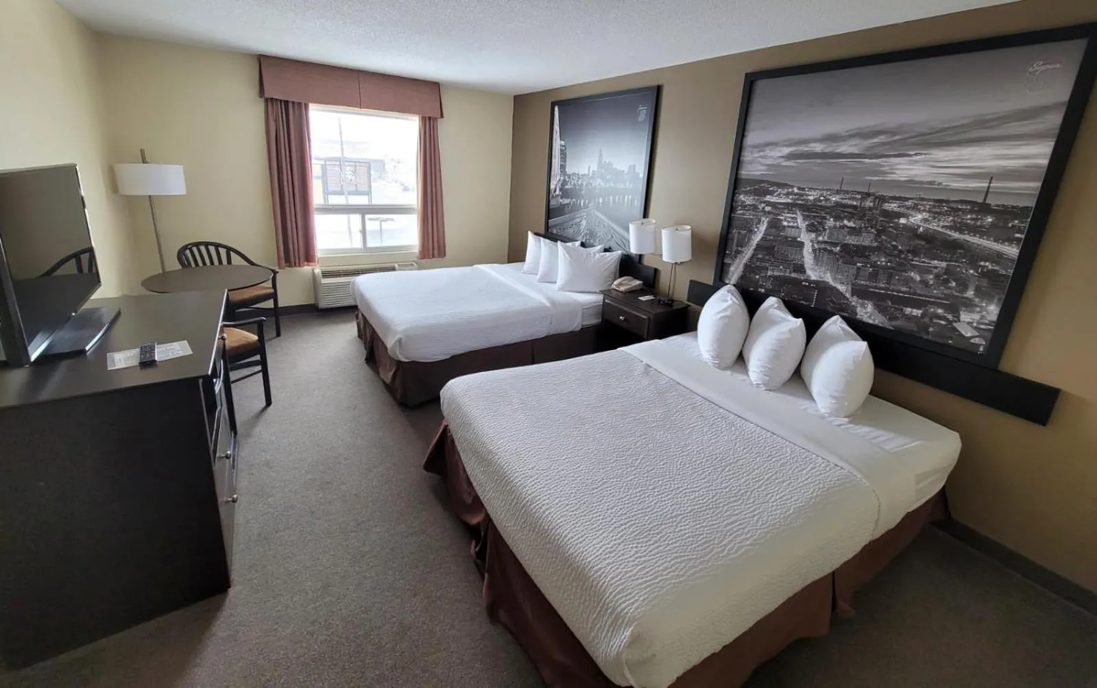 Queen Room with Two Queen Beds - Non-Smoking in Super 8 by Wyndham Barrie South