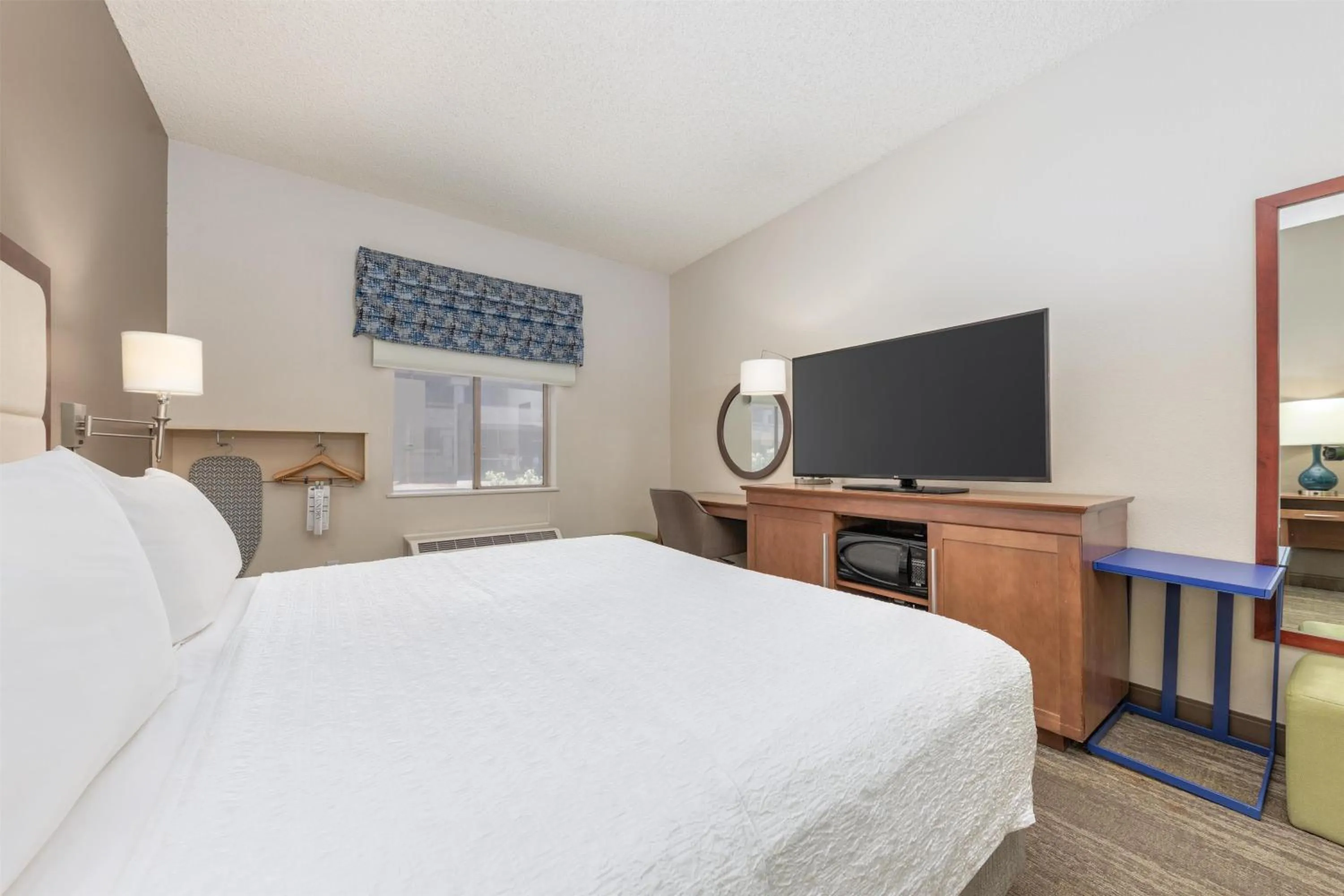 Queen Room - Non-Smoking in Hampton Inn Phoenix Midtown Downtown Area