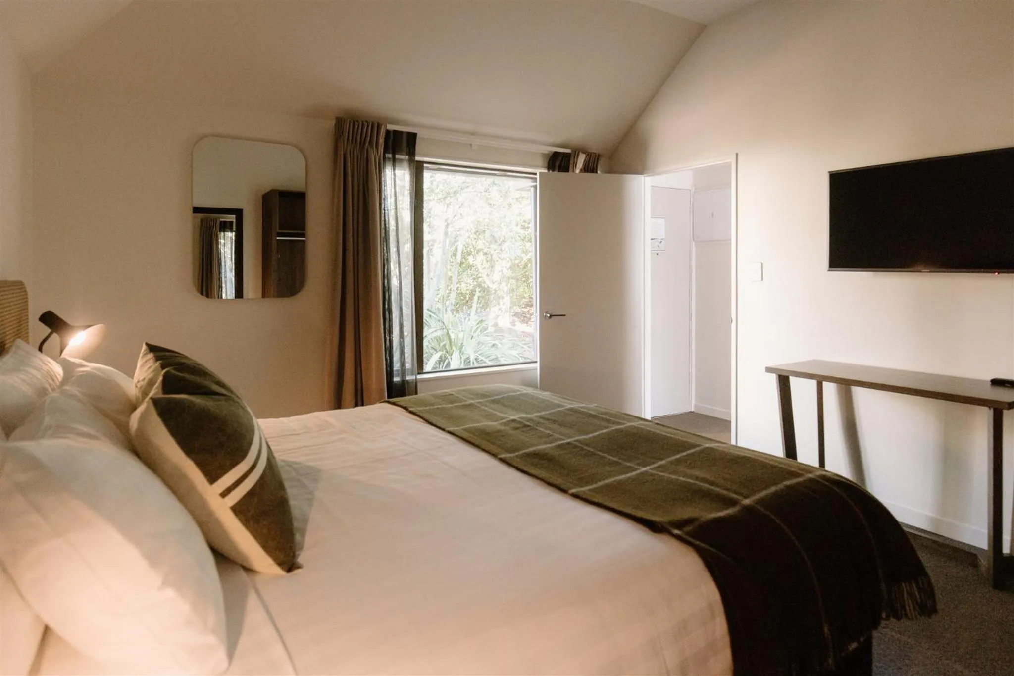 Premium Suite in Edgewater Hotel