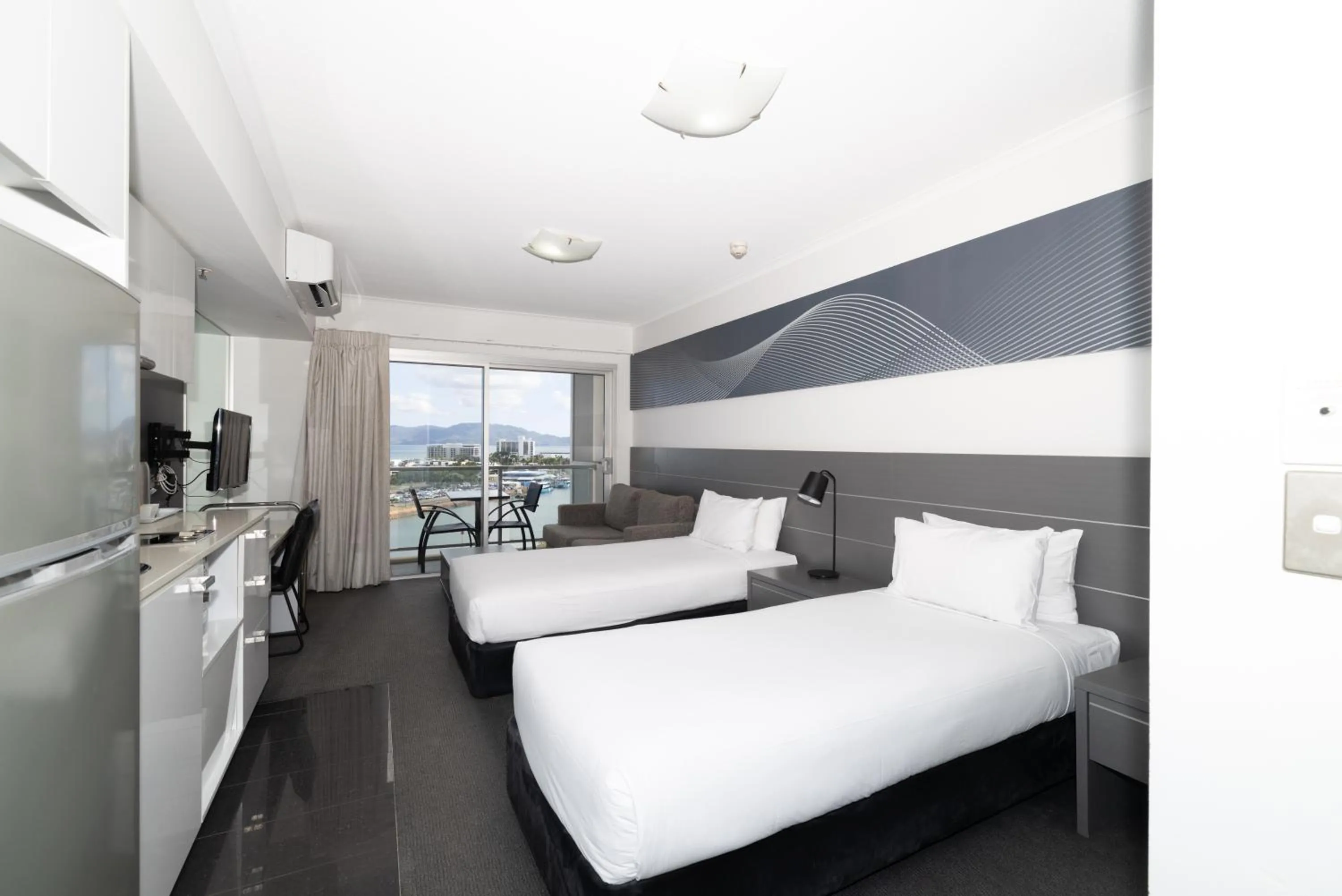 Two-Bedroom Apartment - Dual Key in Oaks Townsville Hotel