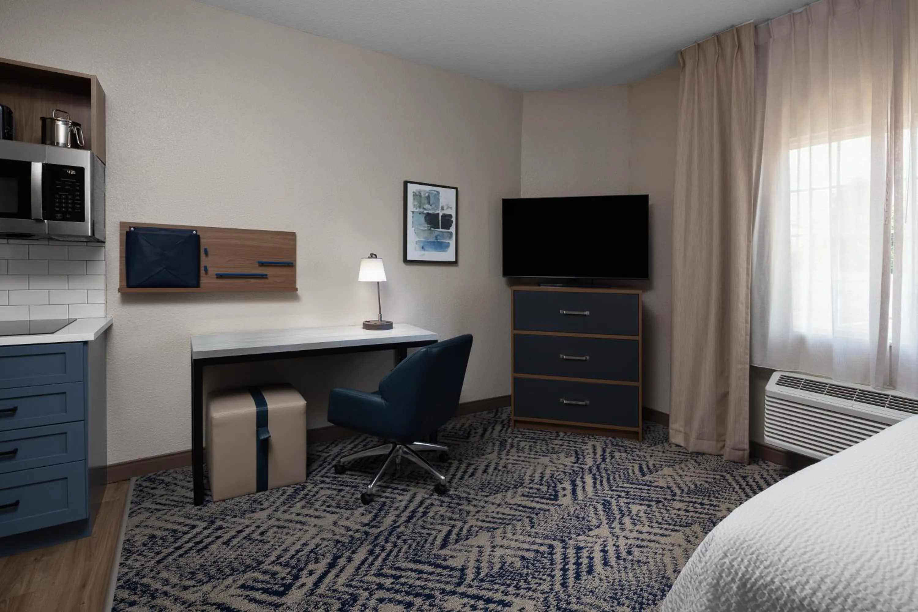 Standard Studio Suite in Candlewood Suites St. Robert by IHG