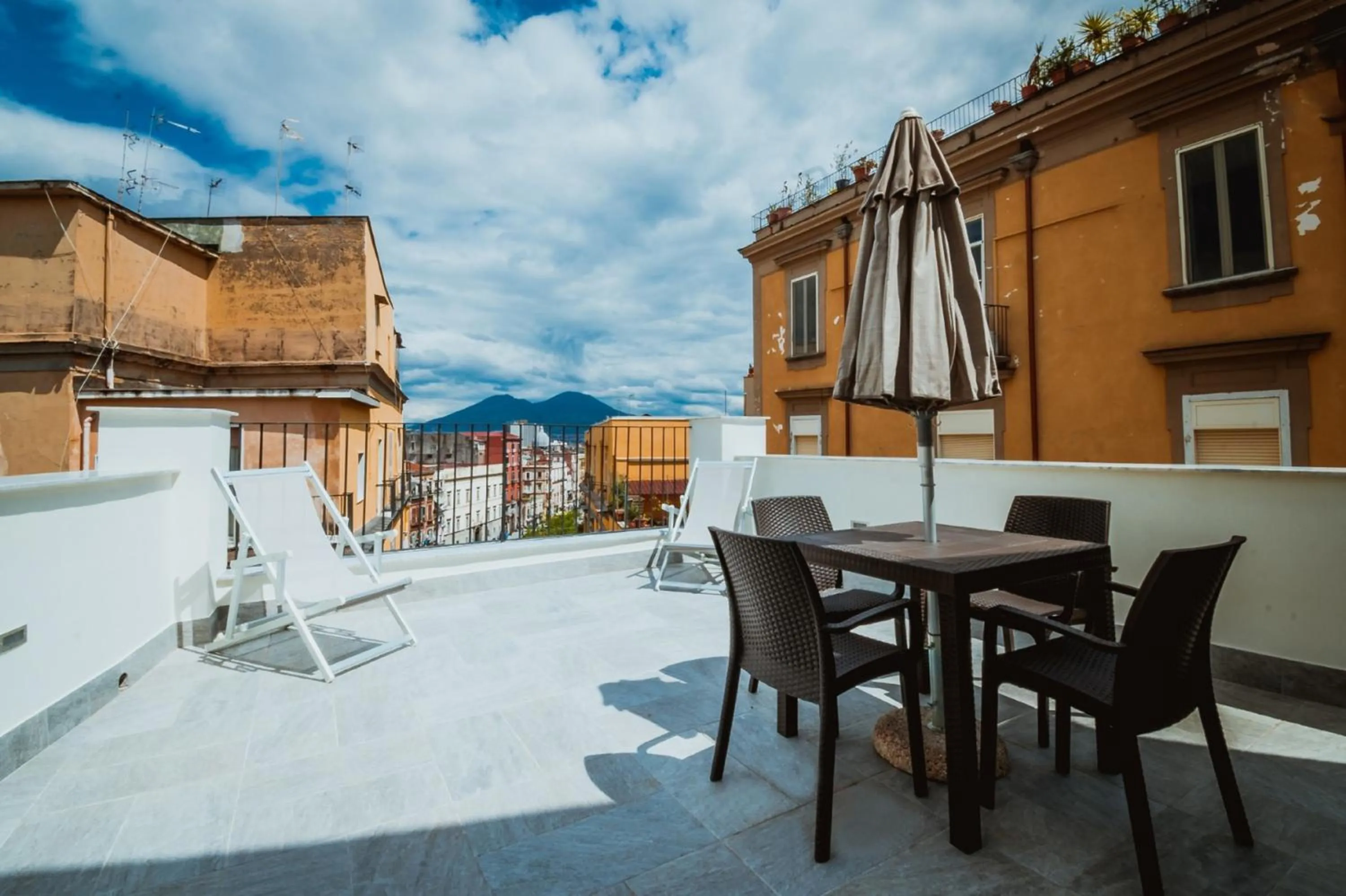 Apartment with Terrace in Palazzo Settembrini 49
