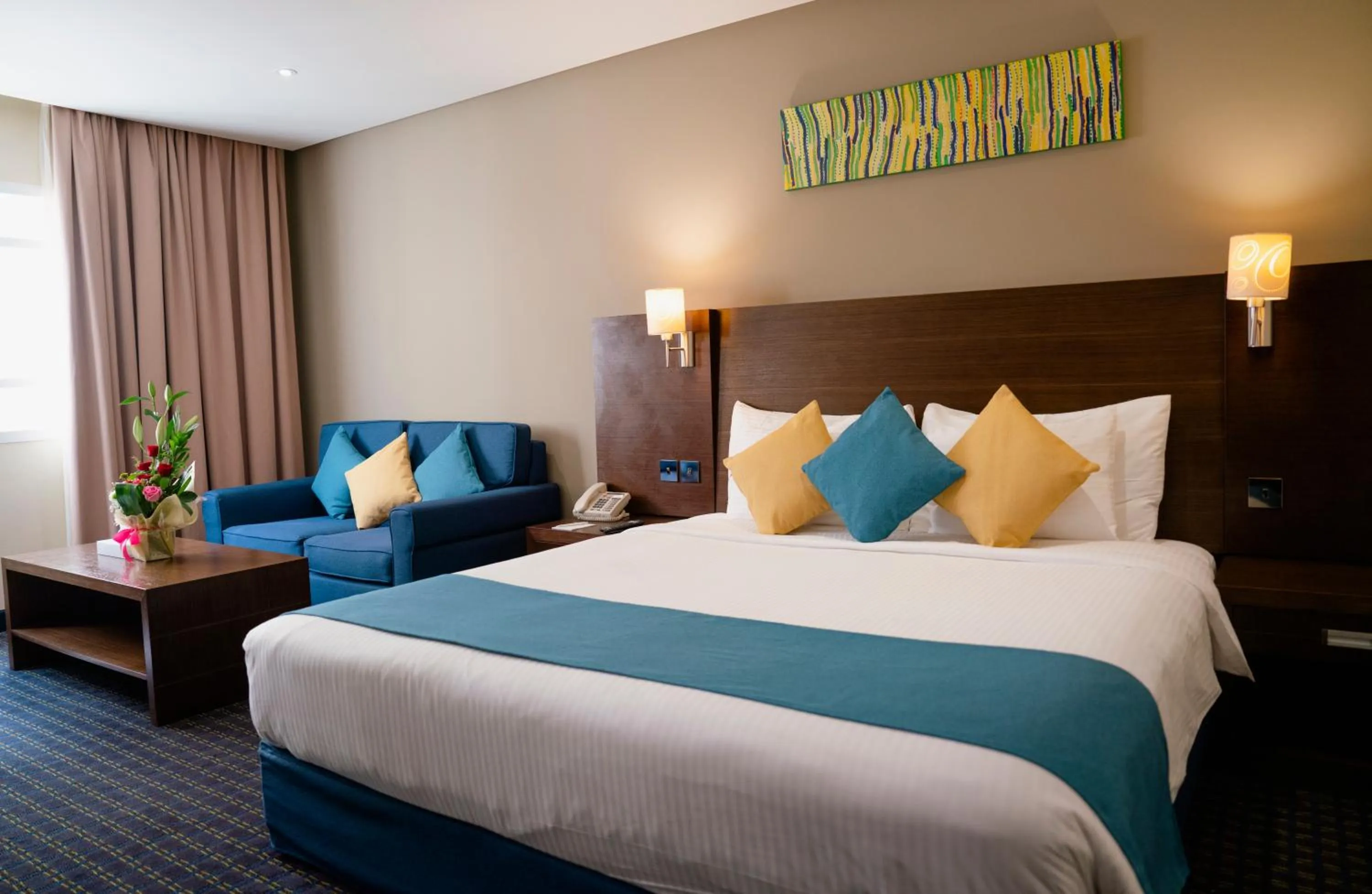 King Suite with Mountain View - Smoking  in Best Western Premier Muscat