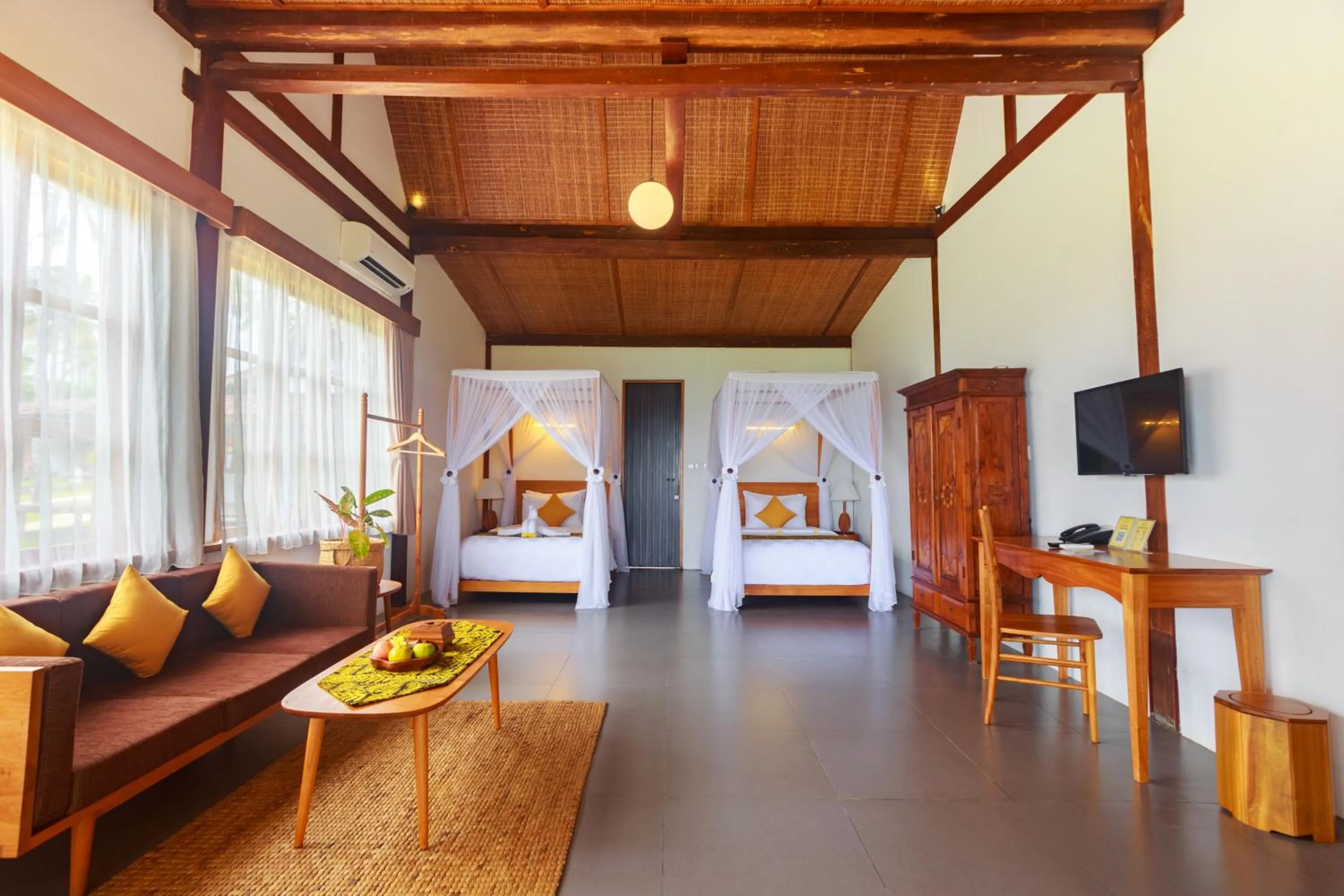 Suite Cottage Ocean Twin Bed with Sea View in Villa So Long Banyuwangi - Ijen