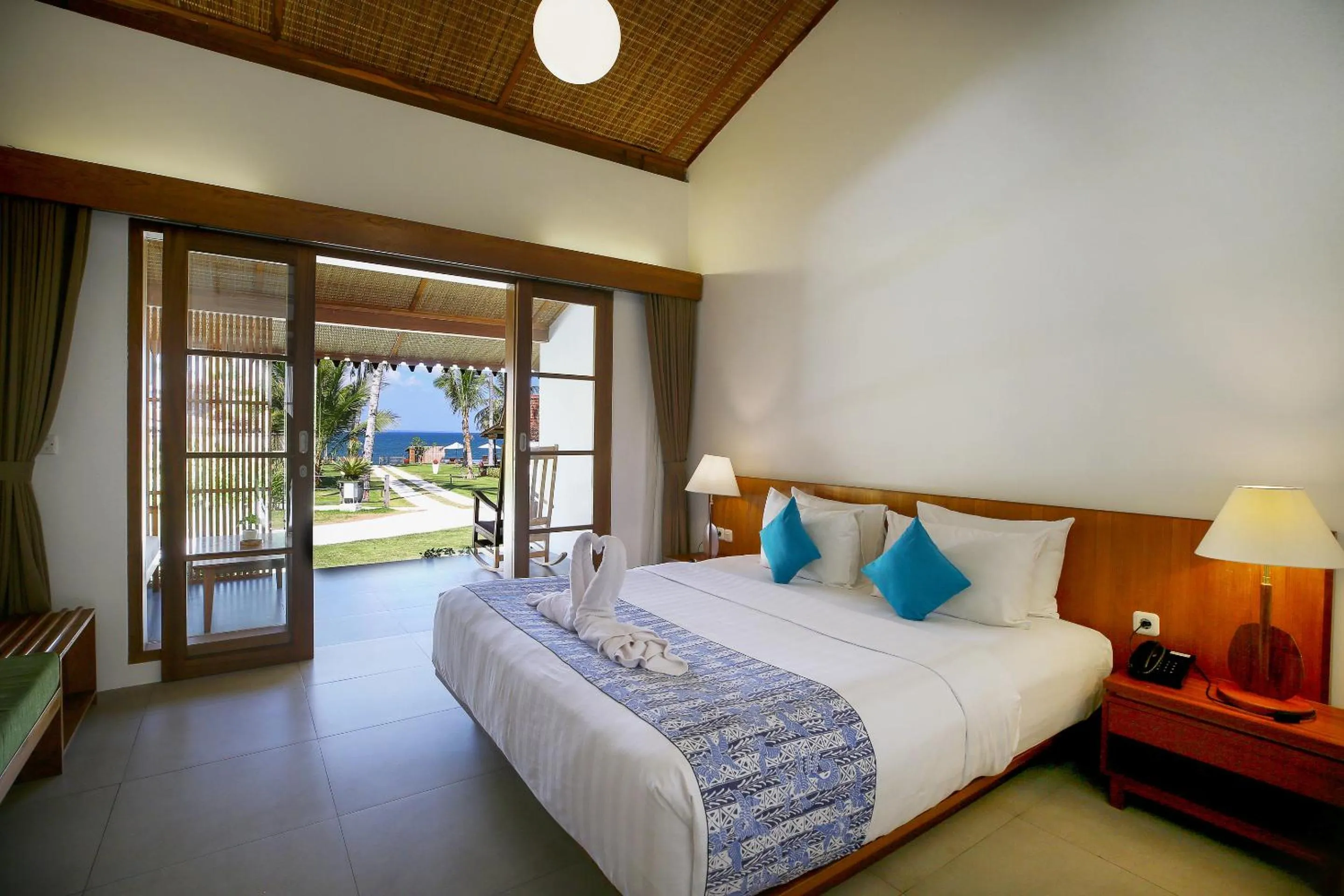 Deluxe Room King Bed with Sea View in Villa So Long Banyuwangi - Ijen
