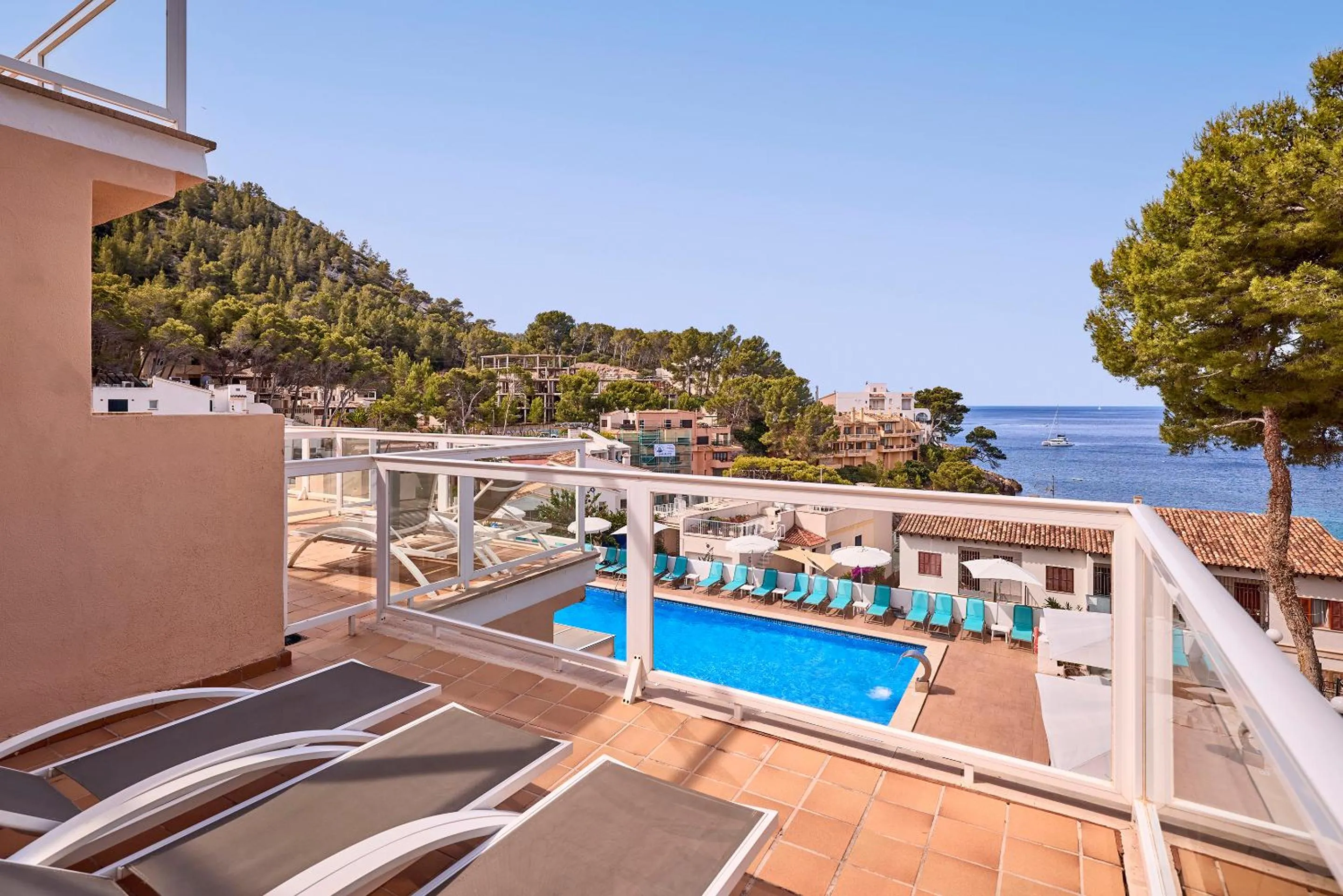 One-Bedroom Apartment with Sea View in Universal Aparthotel Don Camilo