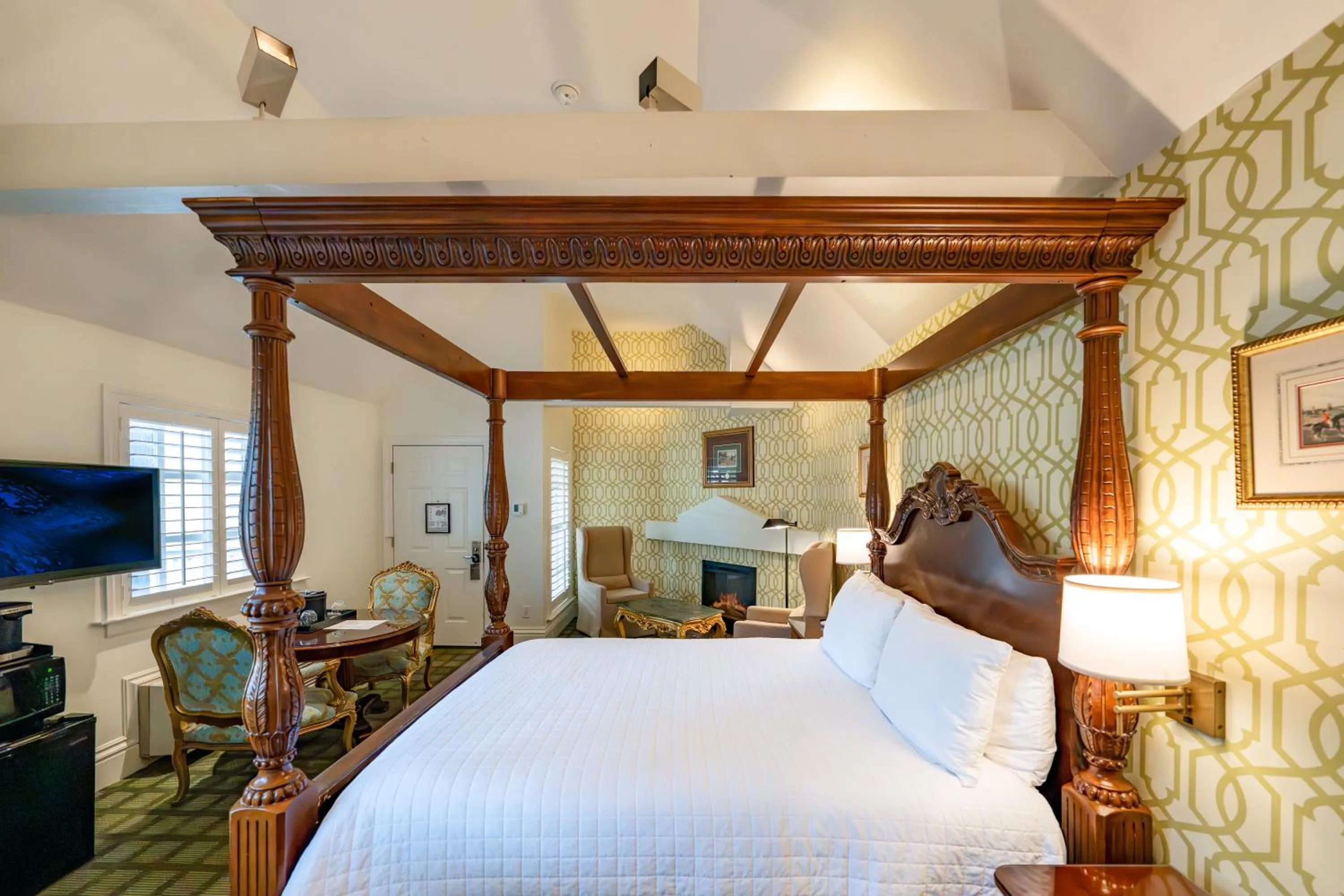 Deluxe Queen Room in The Bergson, BW Signature Collection