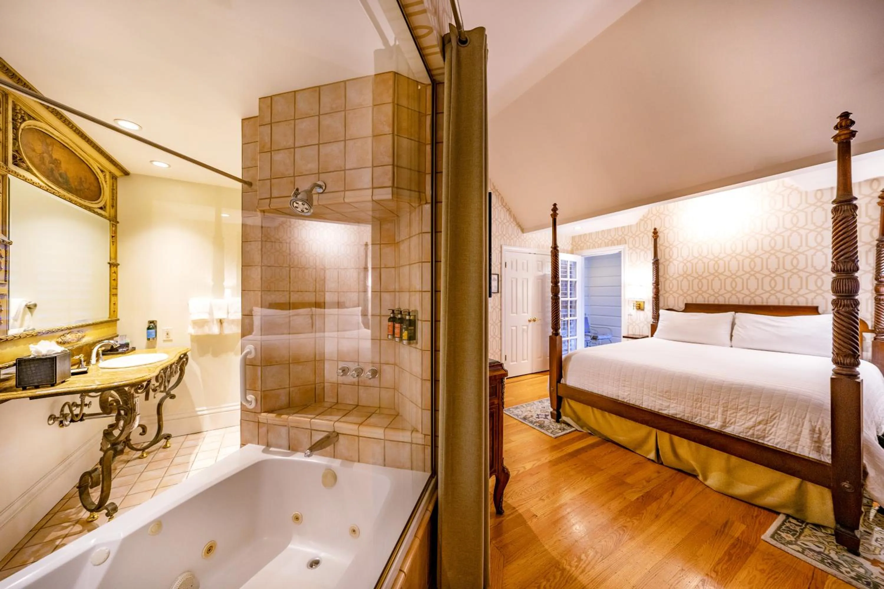 King Suite with Jetted Tub and Balcony - Non-Smoking in The Bergson, BW Signature Collection