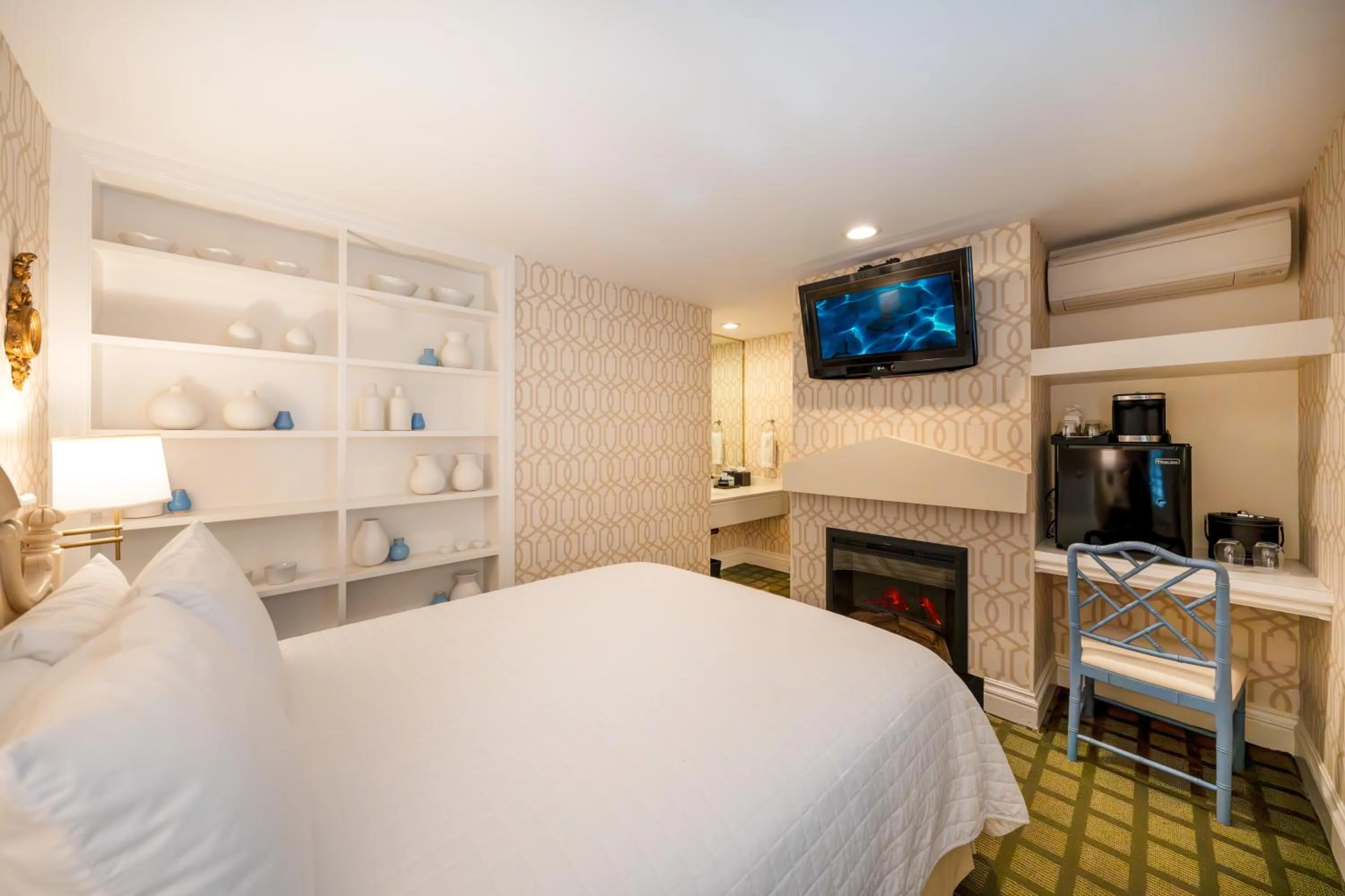 Standard Queen Room in The Bergson, BW Signature Collection