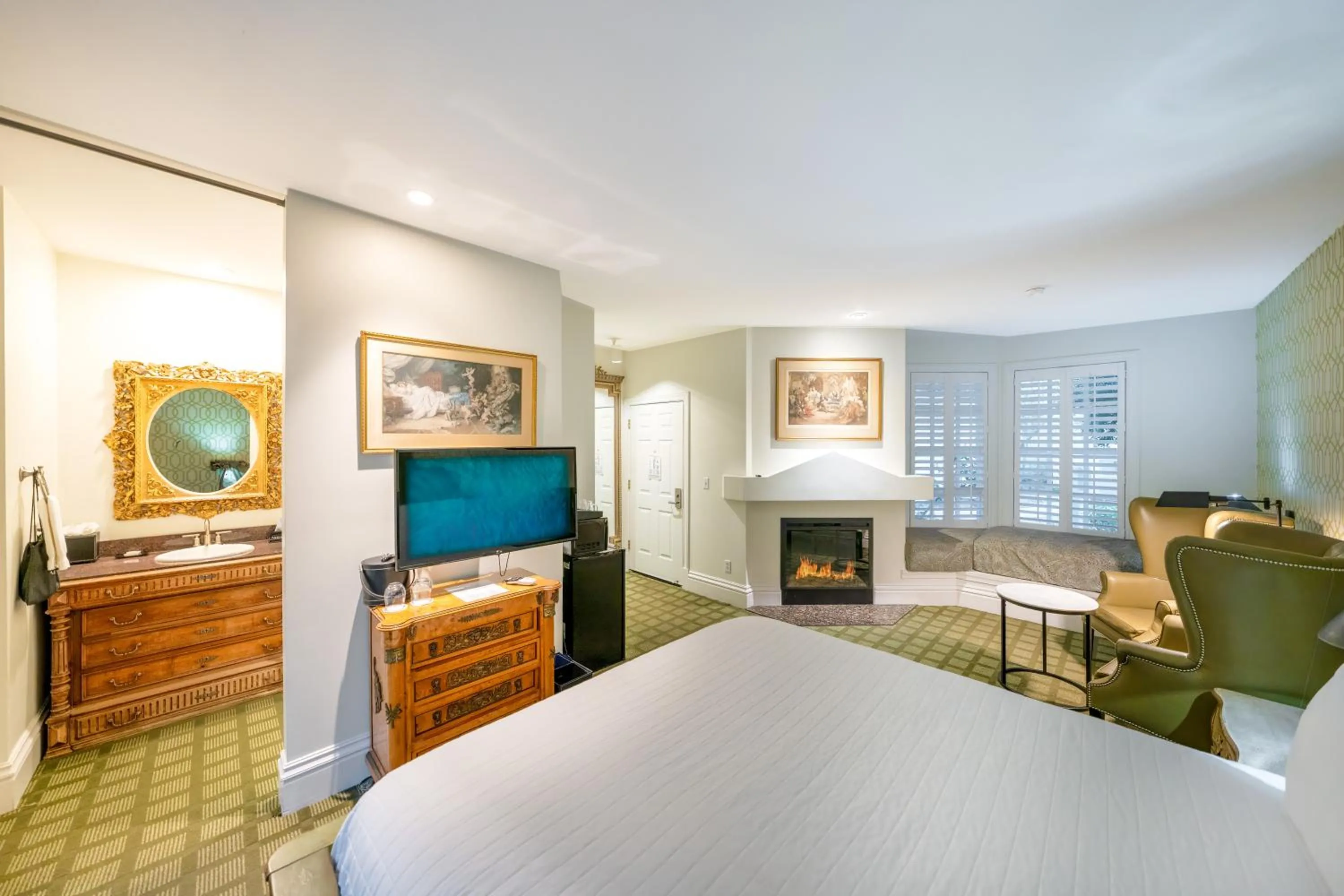 King Room with Patio in The Bergson, BW Signature Collection