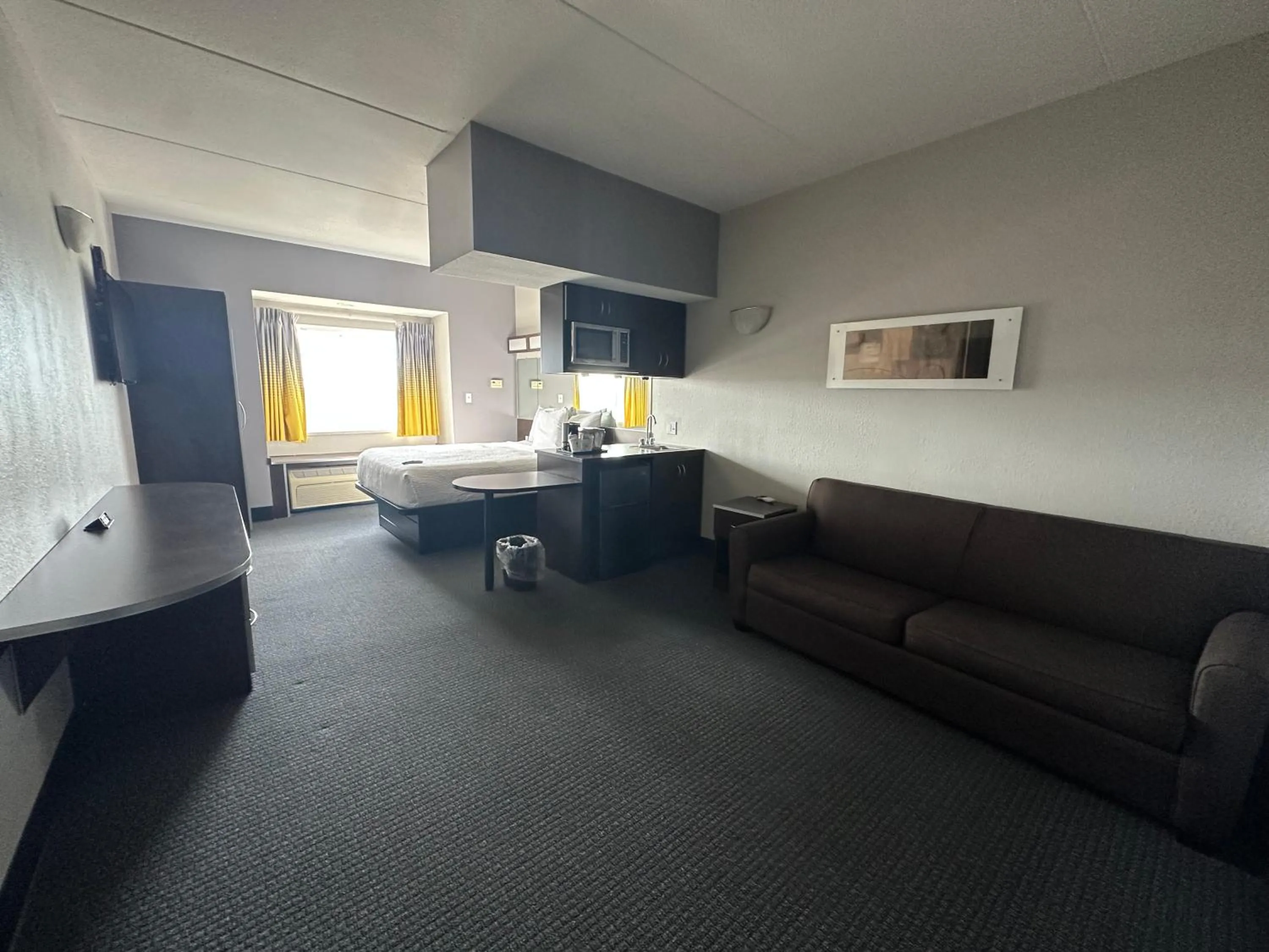 Queen Studio Suite - Non-Smoking in Microtel Inn & Suites by Wyndham Quincy Downtown - River Area