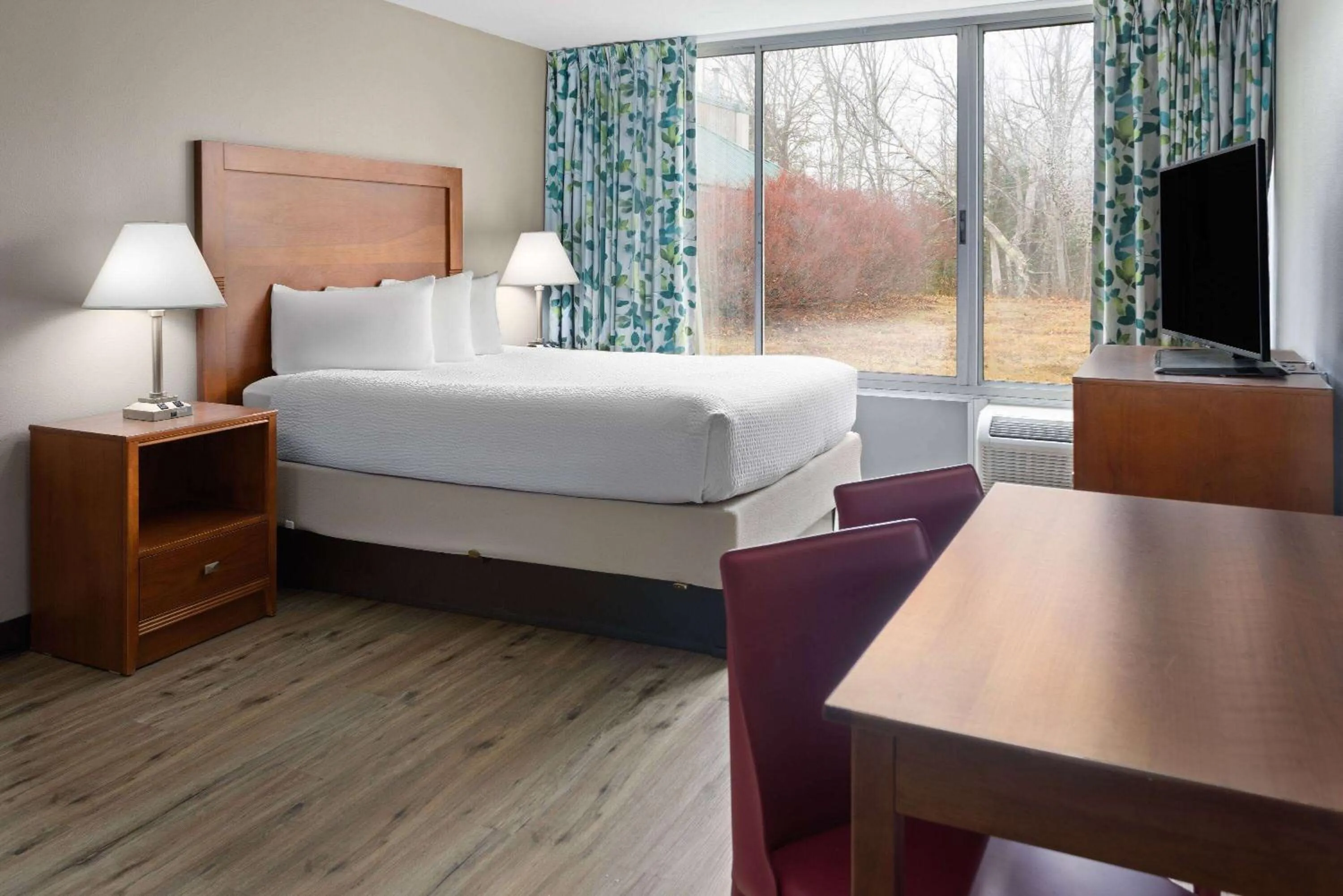 Queen Room with Kitchenette - Non-Smoking in Ramada by Wyndham Ellsworth - Bar Harbor