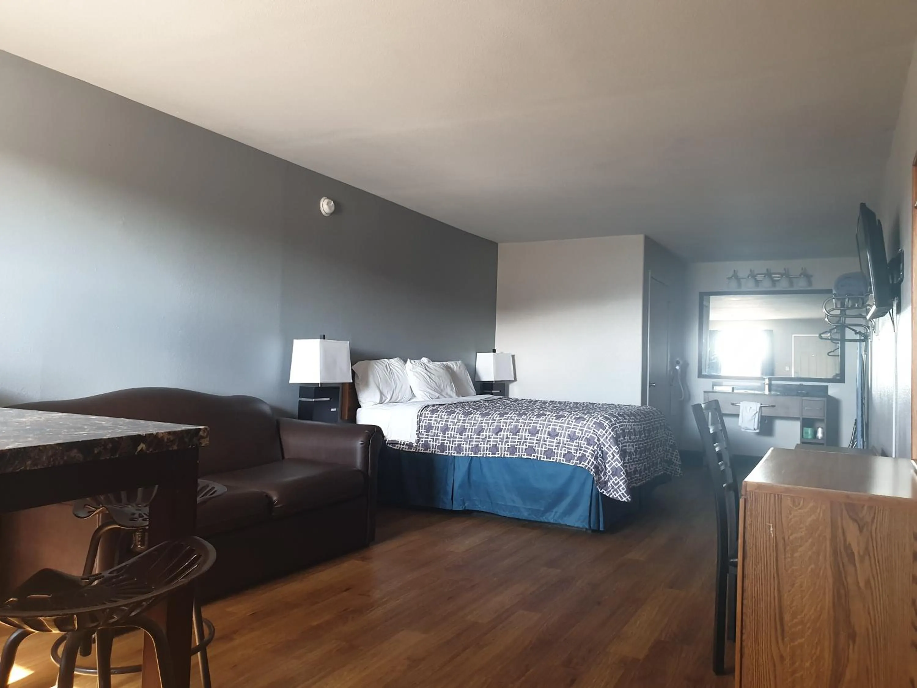 Deluxe King Room in Riata Inn - Marfa