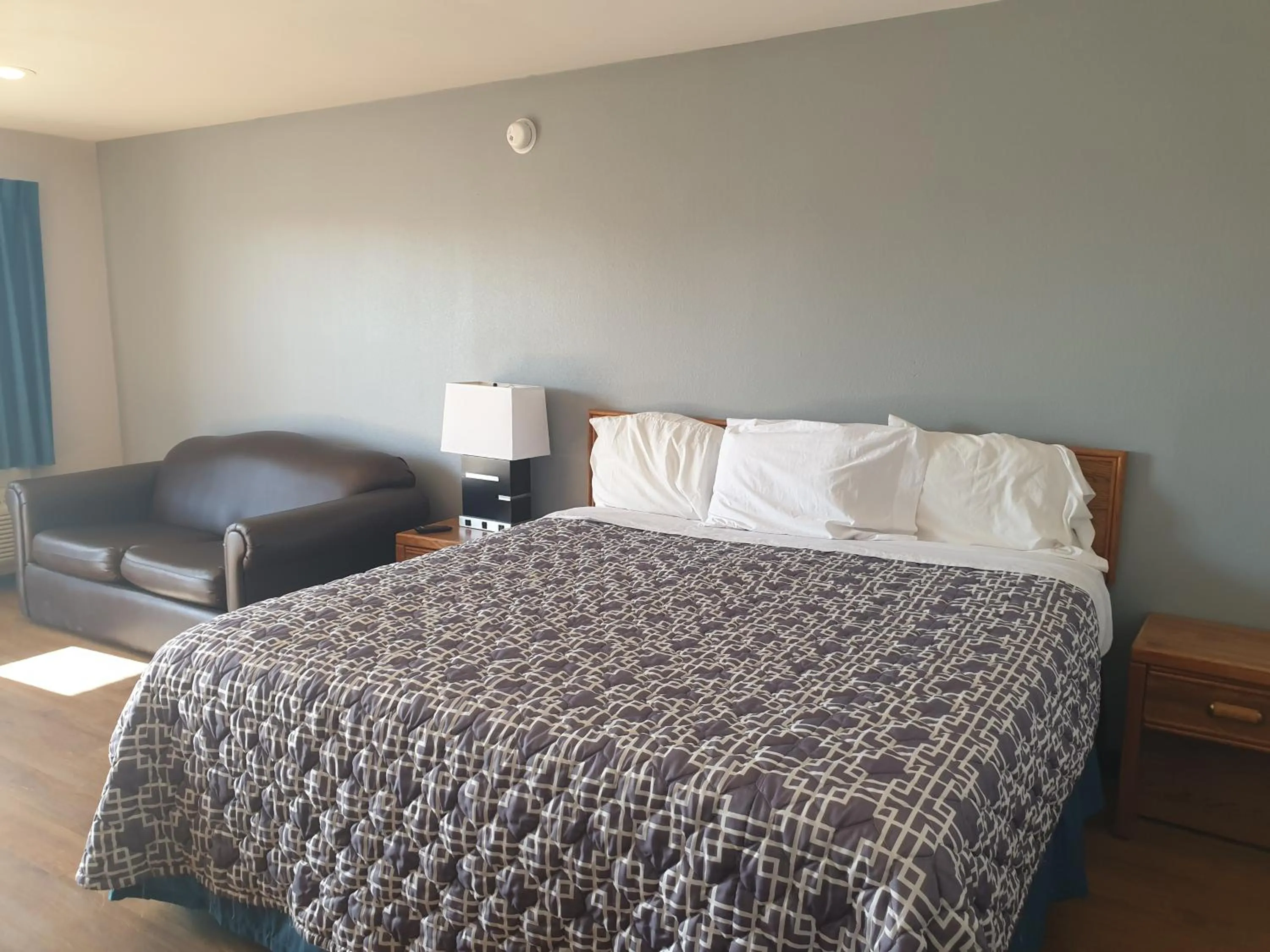 King Room - Disability Access in Riata Inn - Marfa