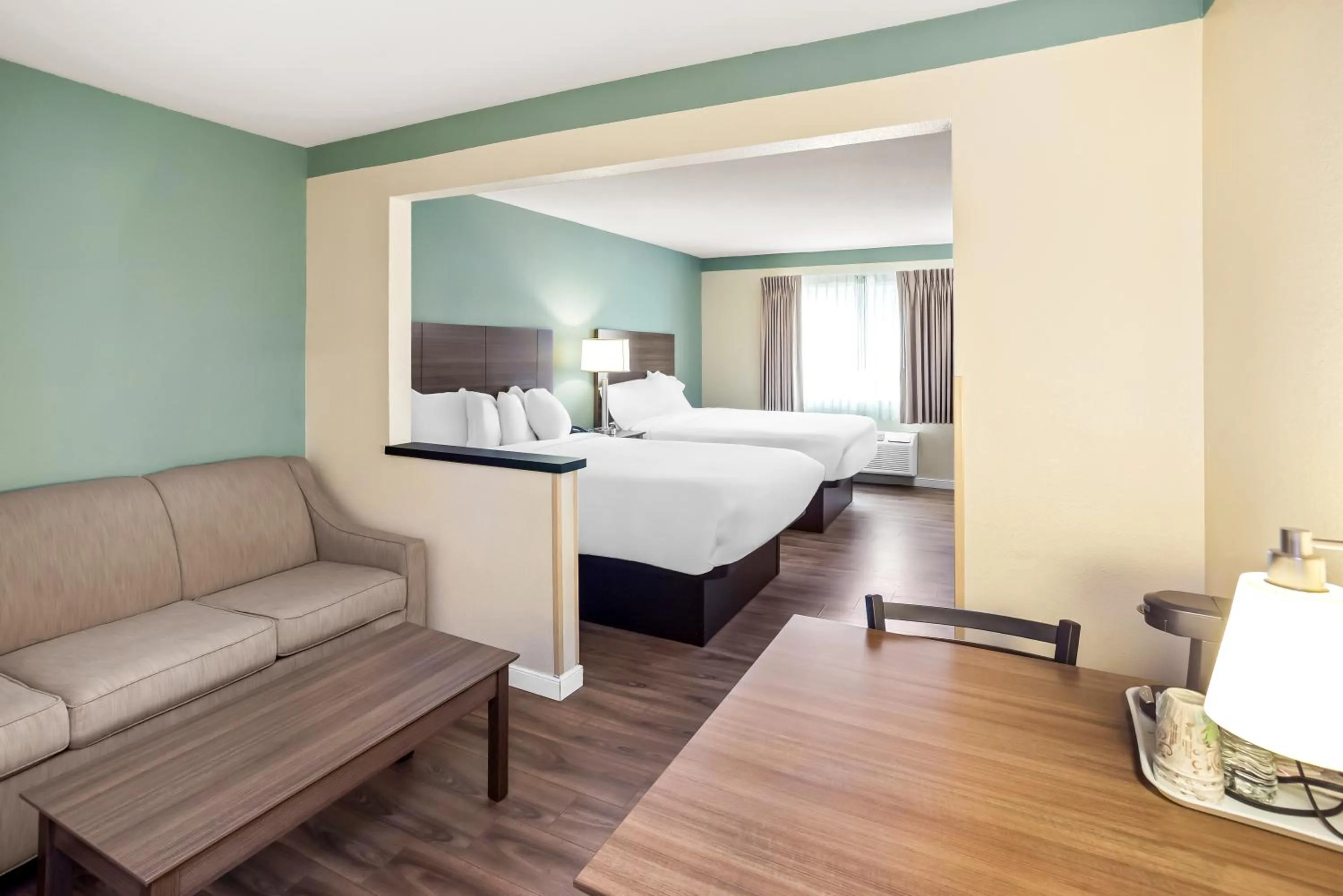 Two Queen Suite Non Smoking in GuestHouse Inn & Suites Kelso/Longview