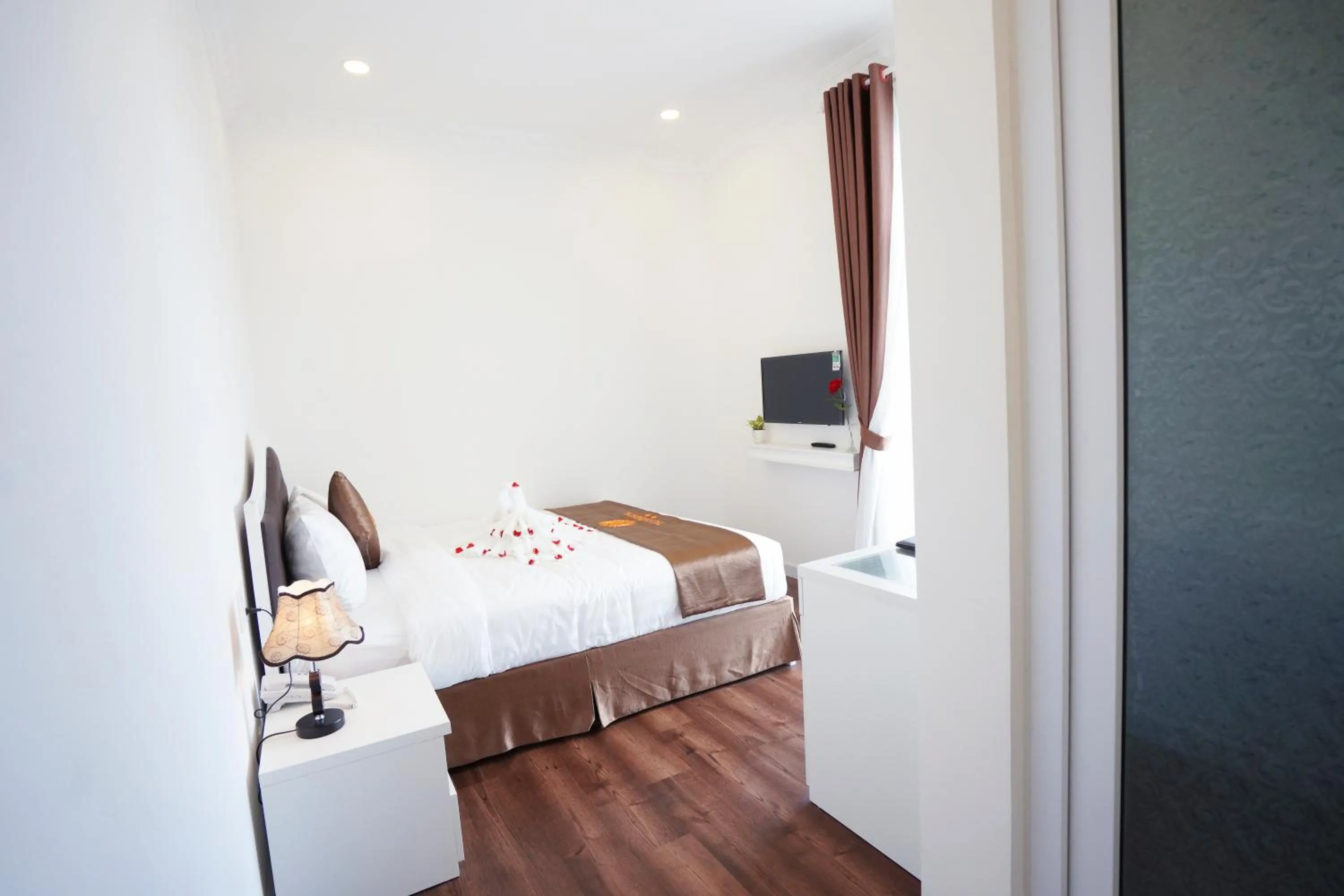 Deluxe Double Room with Balcony in Thuy Duong Hotel