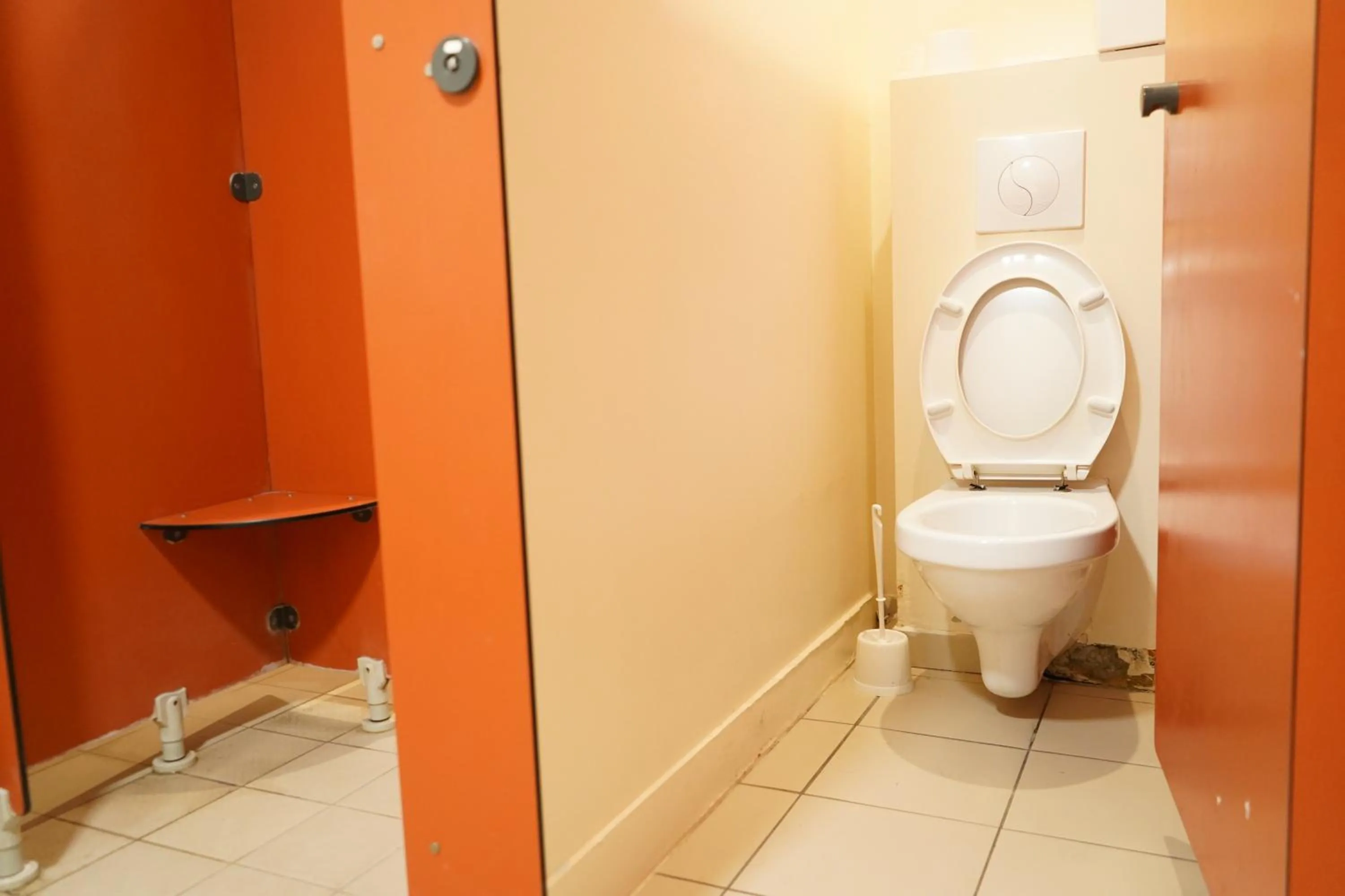 Bed in 8-Bed Superior Dormitory Room in The People - Lille