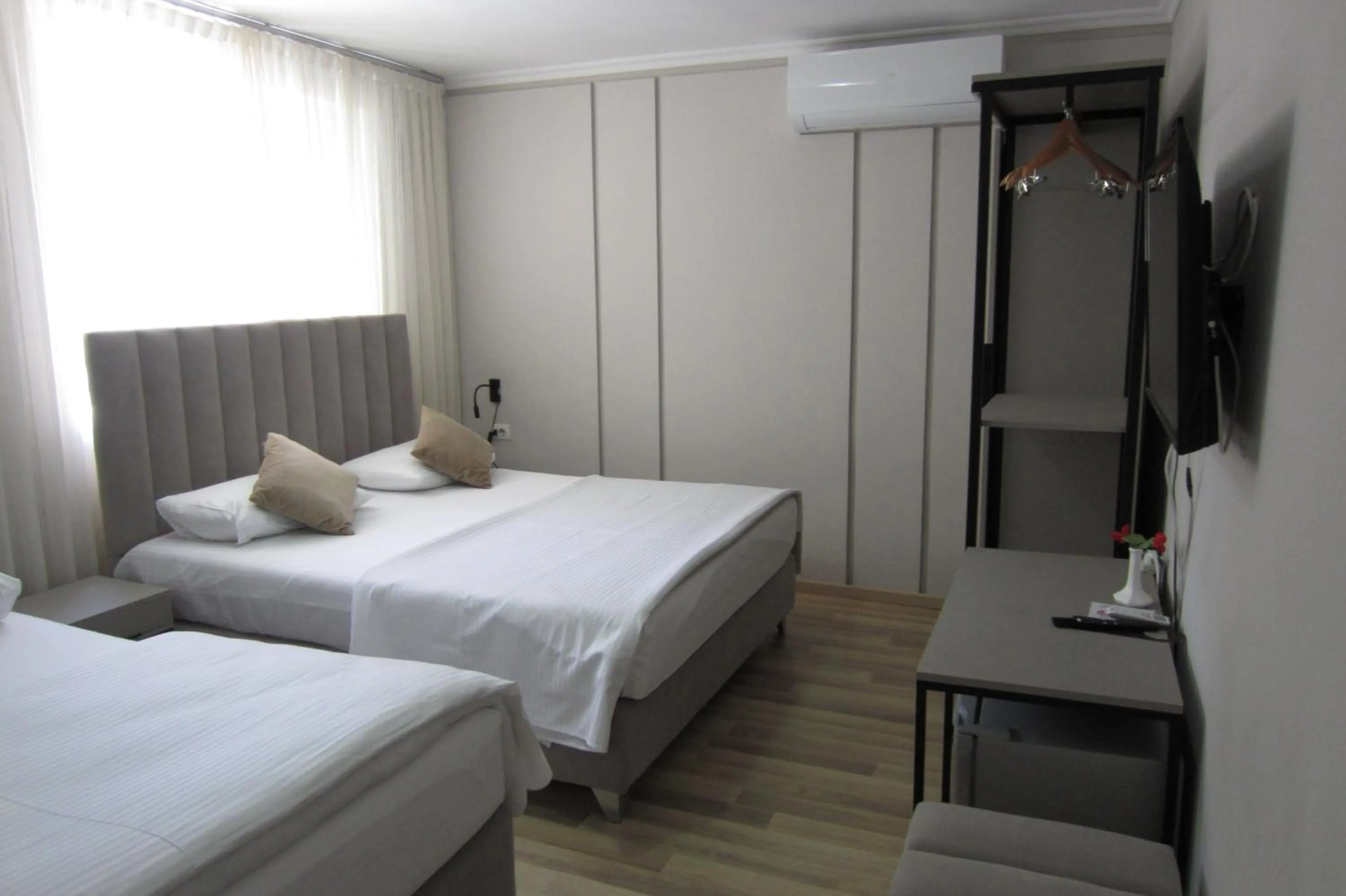 Economy Triple Room in Freddy's Hotel