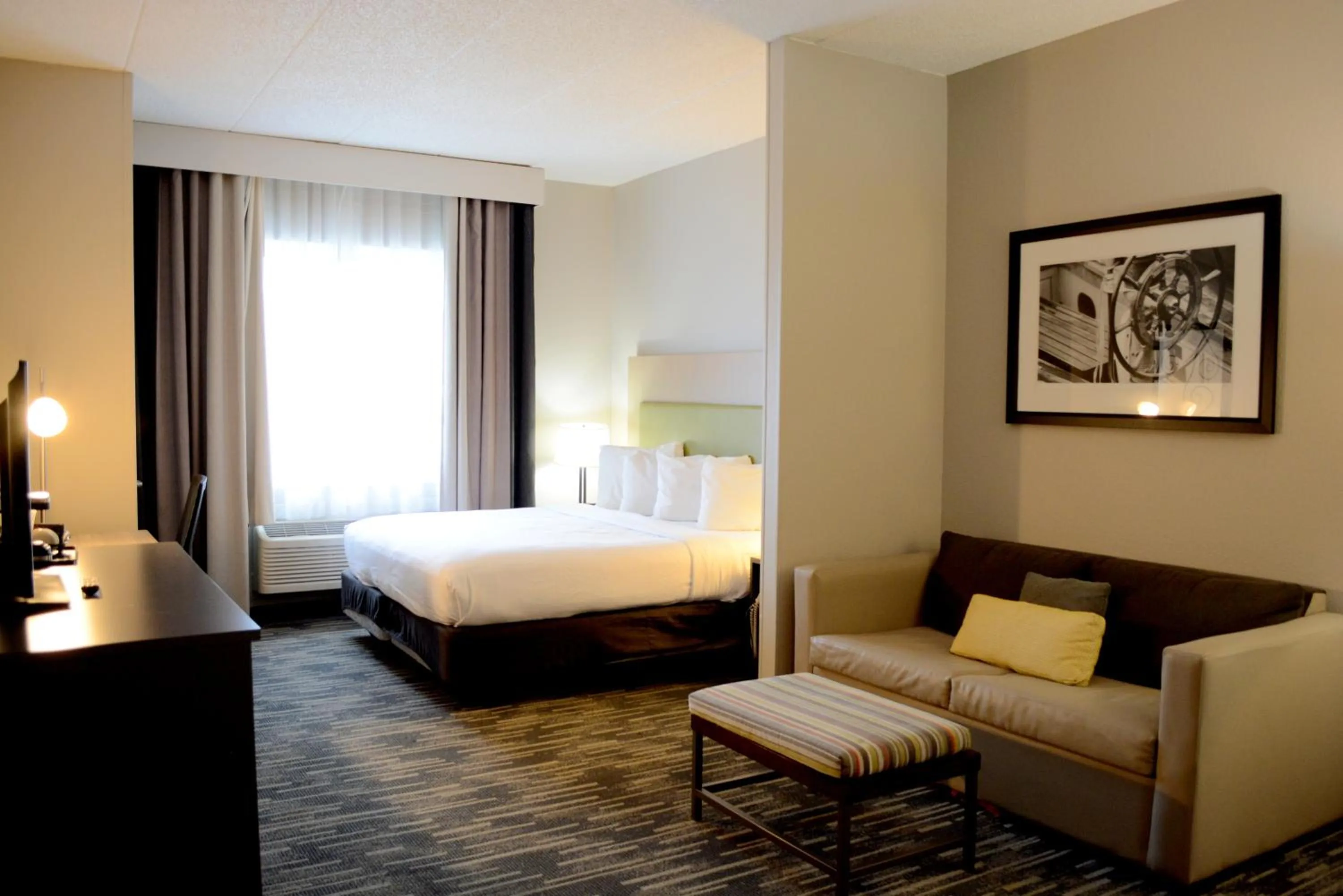 King Suite with Sofa Bed in Country Inn & Suites by Radisson, Port Clinton, OH