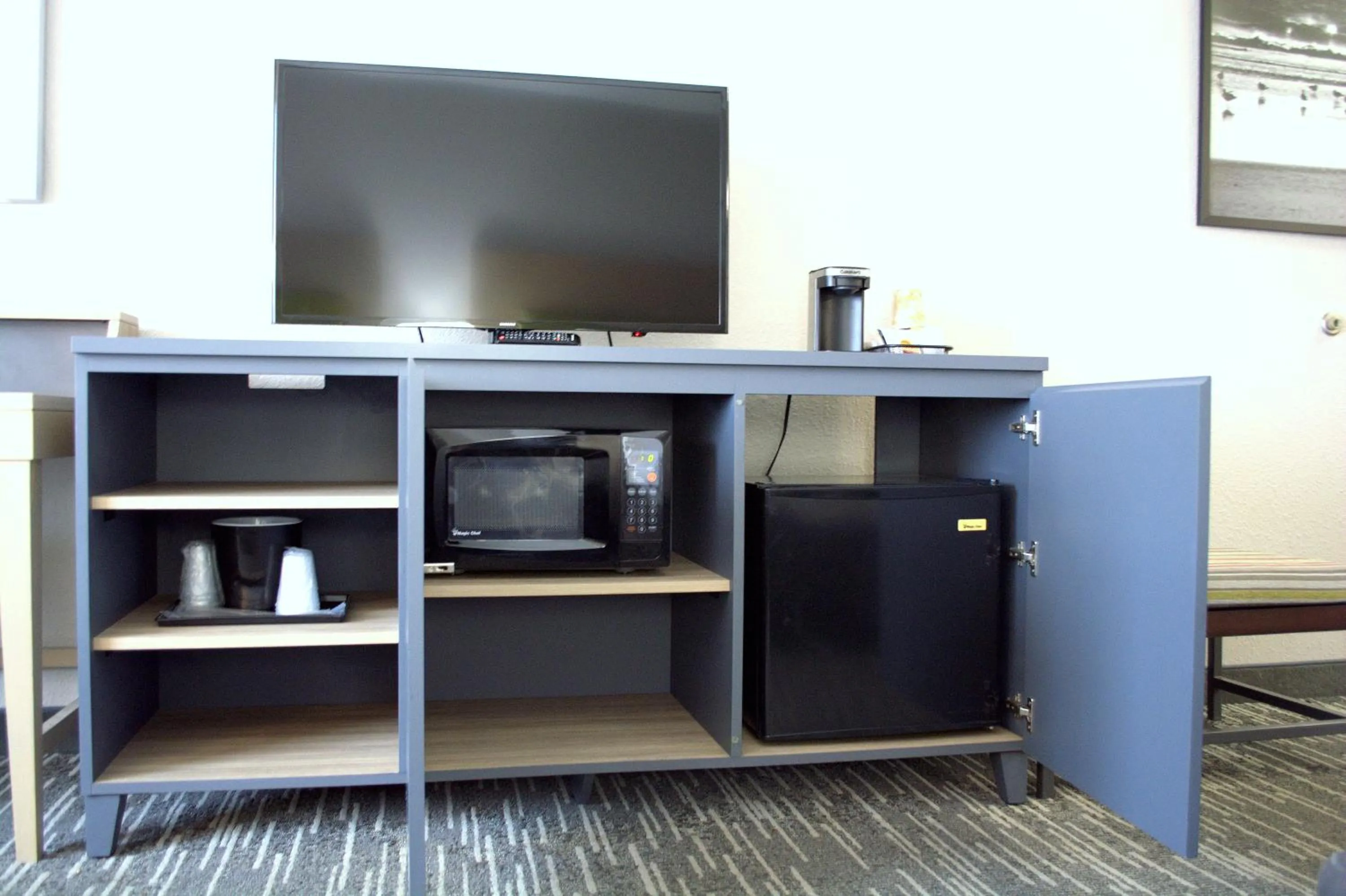 King Room - Disability Access/Non Smoking  in Country Inn & Suites by Radisson, Port Clinton, OH