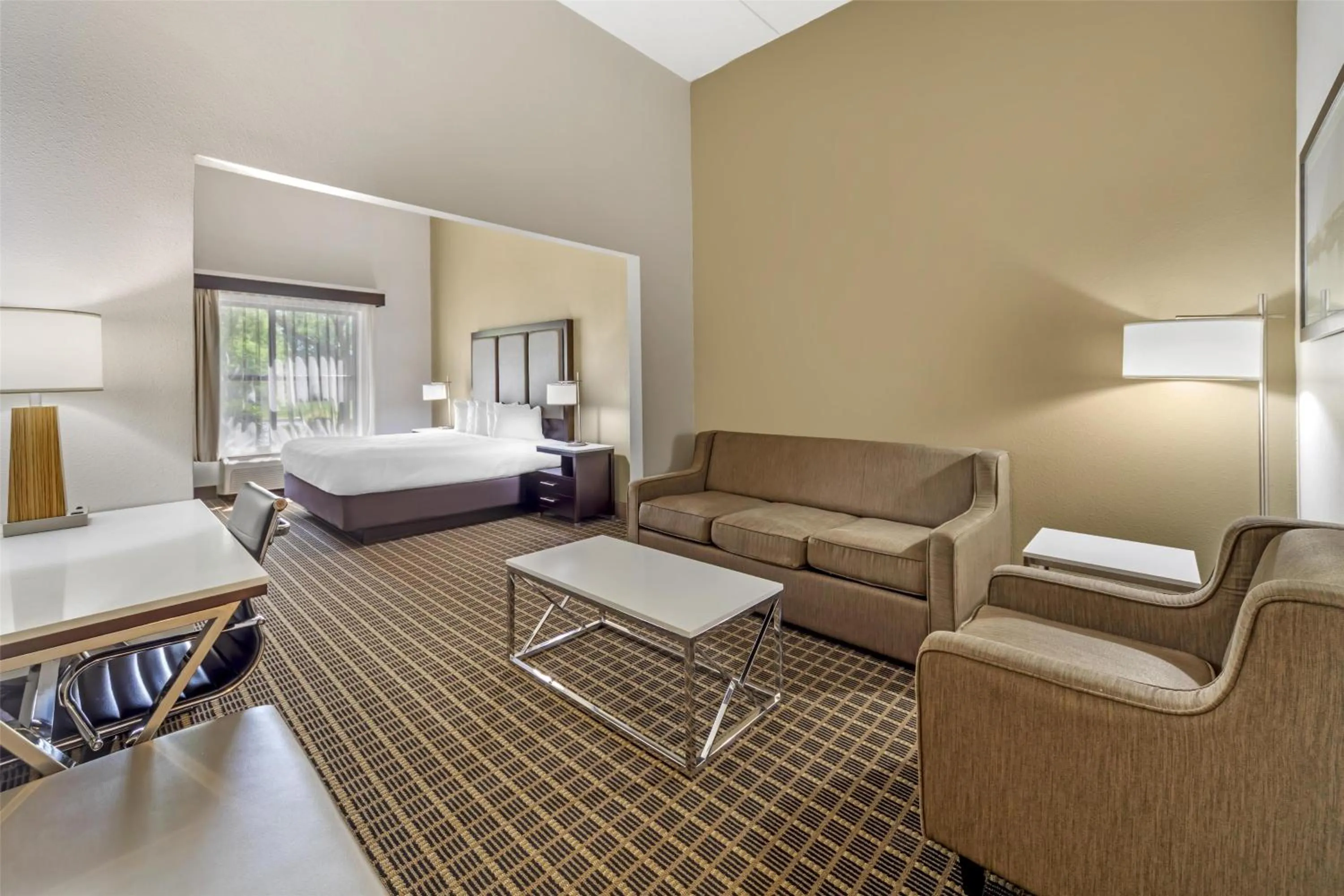 King Suite with Sofa Bed - Non Smoking in Best Western Chesapeake Bay North Inn