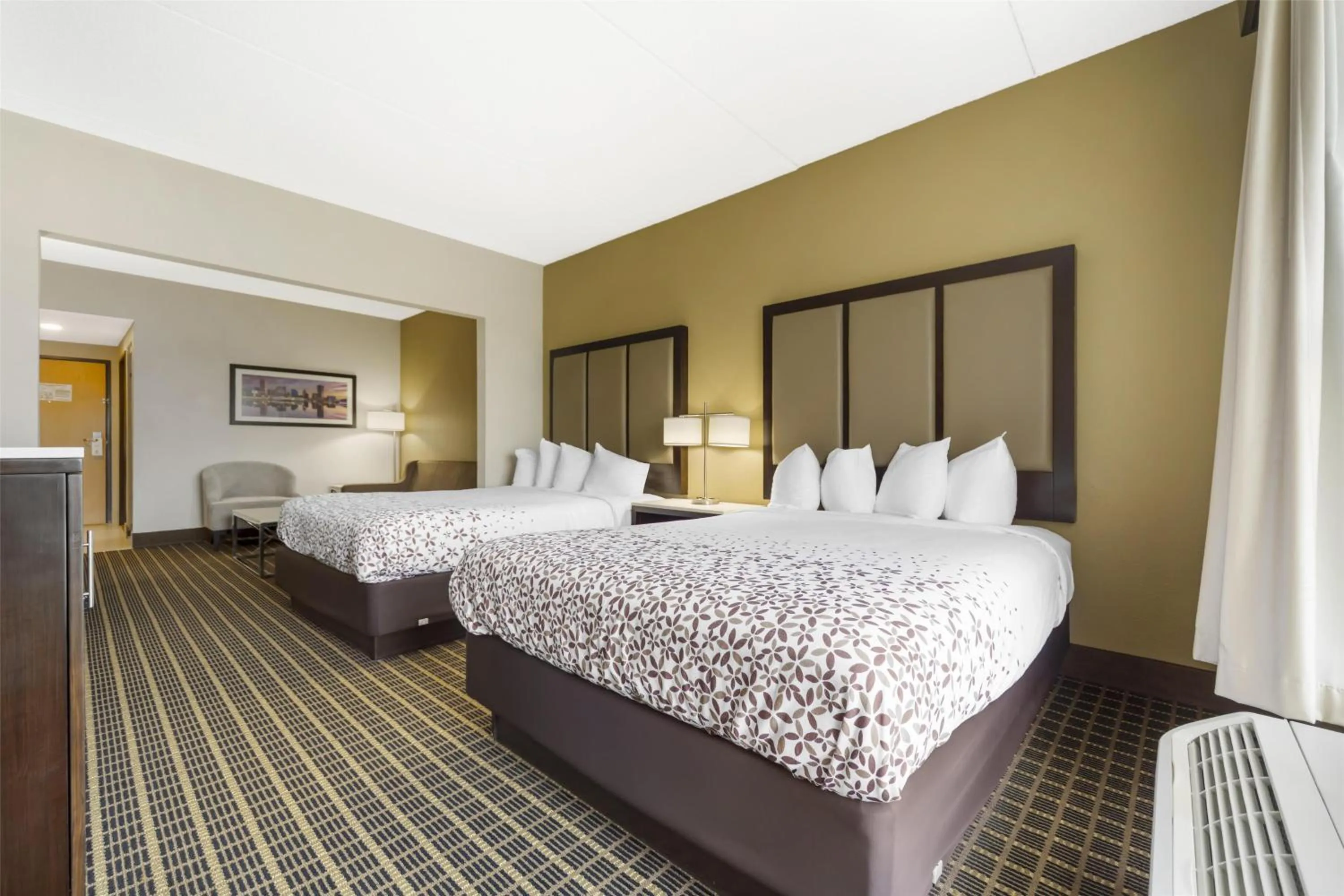 Queen Suite with Sofa Bed - Non Smoking in Best Western Chesapeake Bay North Inn