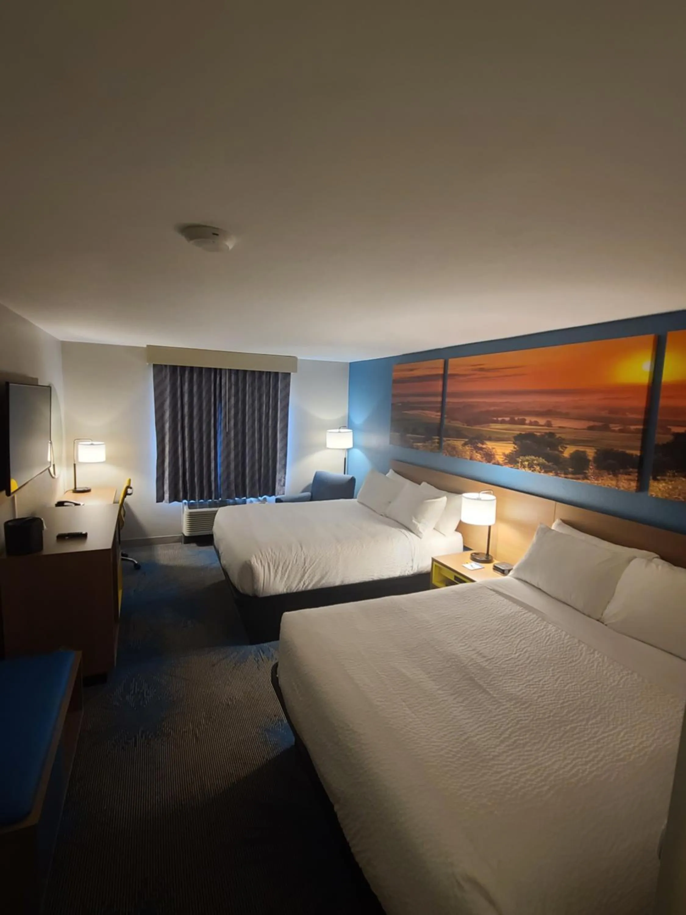 Deluxe Studio Suite with Two Queen Beds - Non-Smoking in Days Inn by Wyndham Johnson Creek