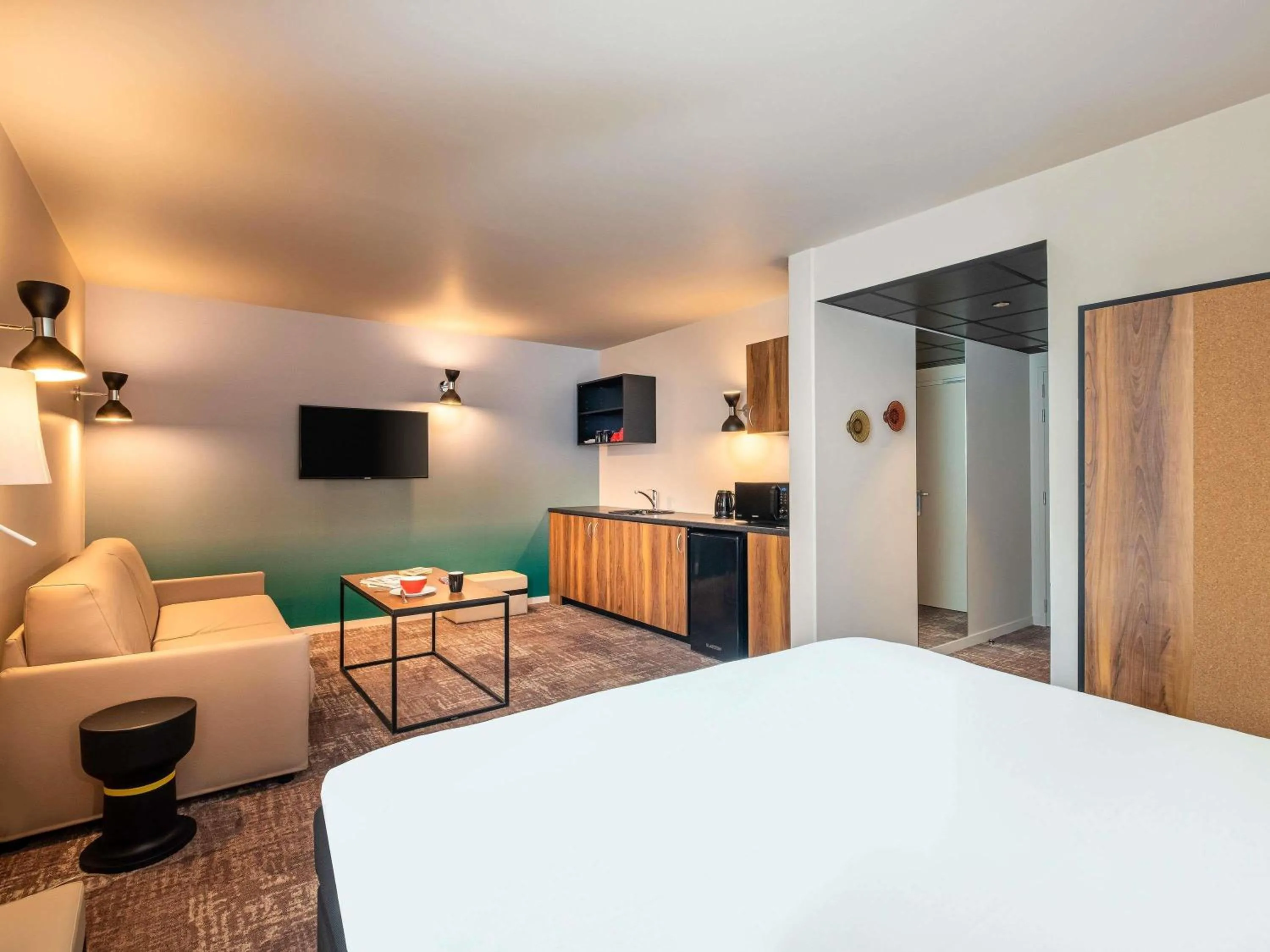 Apartment with One Double Bed and Two Single Beds in ibis Styles Paris Meteor Avenue d'Italie