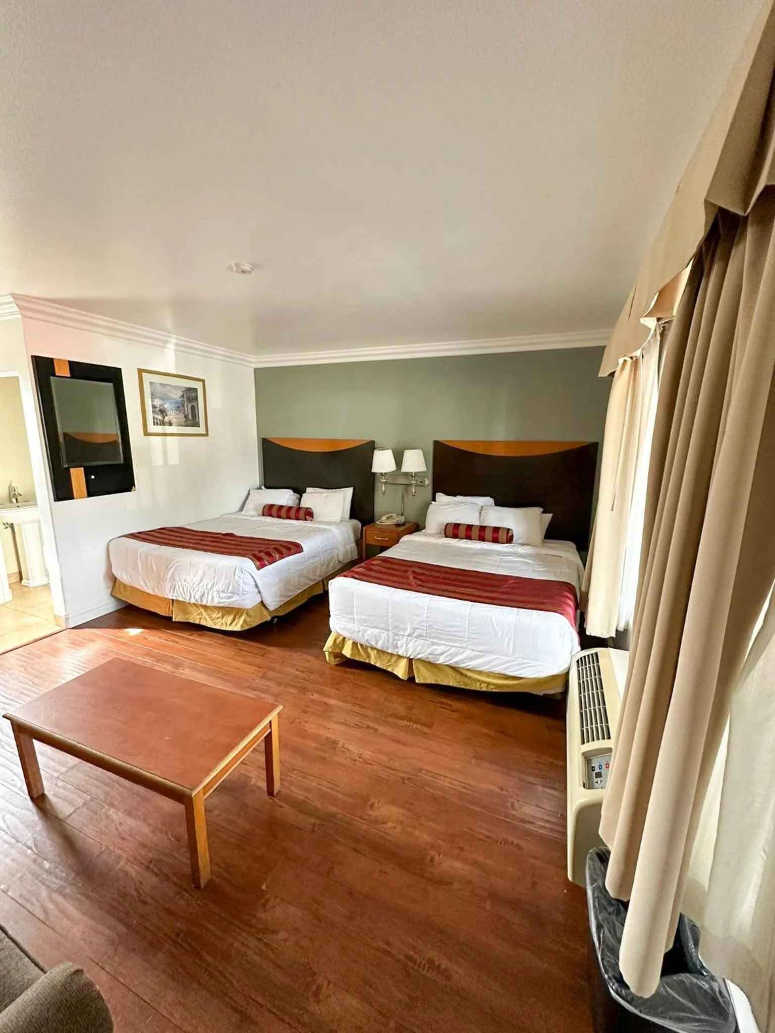 Deluxe Family Suite in Sunset Motel