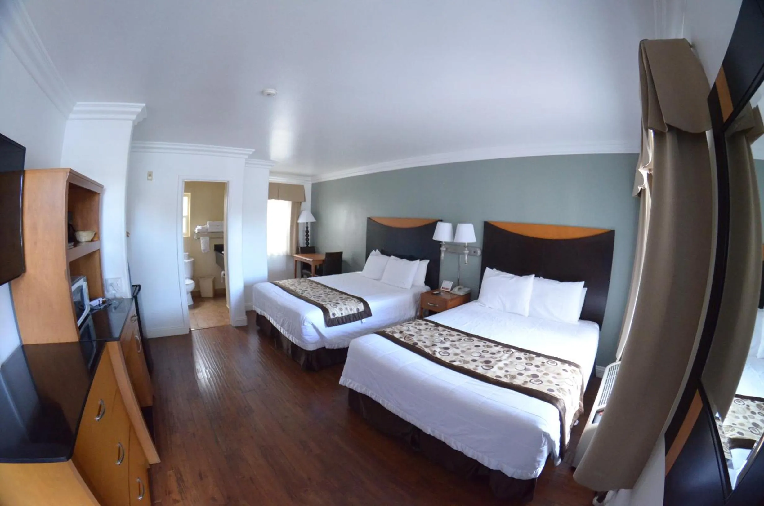 Queen Room with Two Queen Beds in Sunset Motel