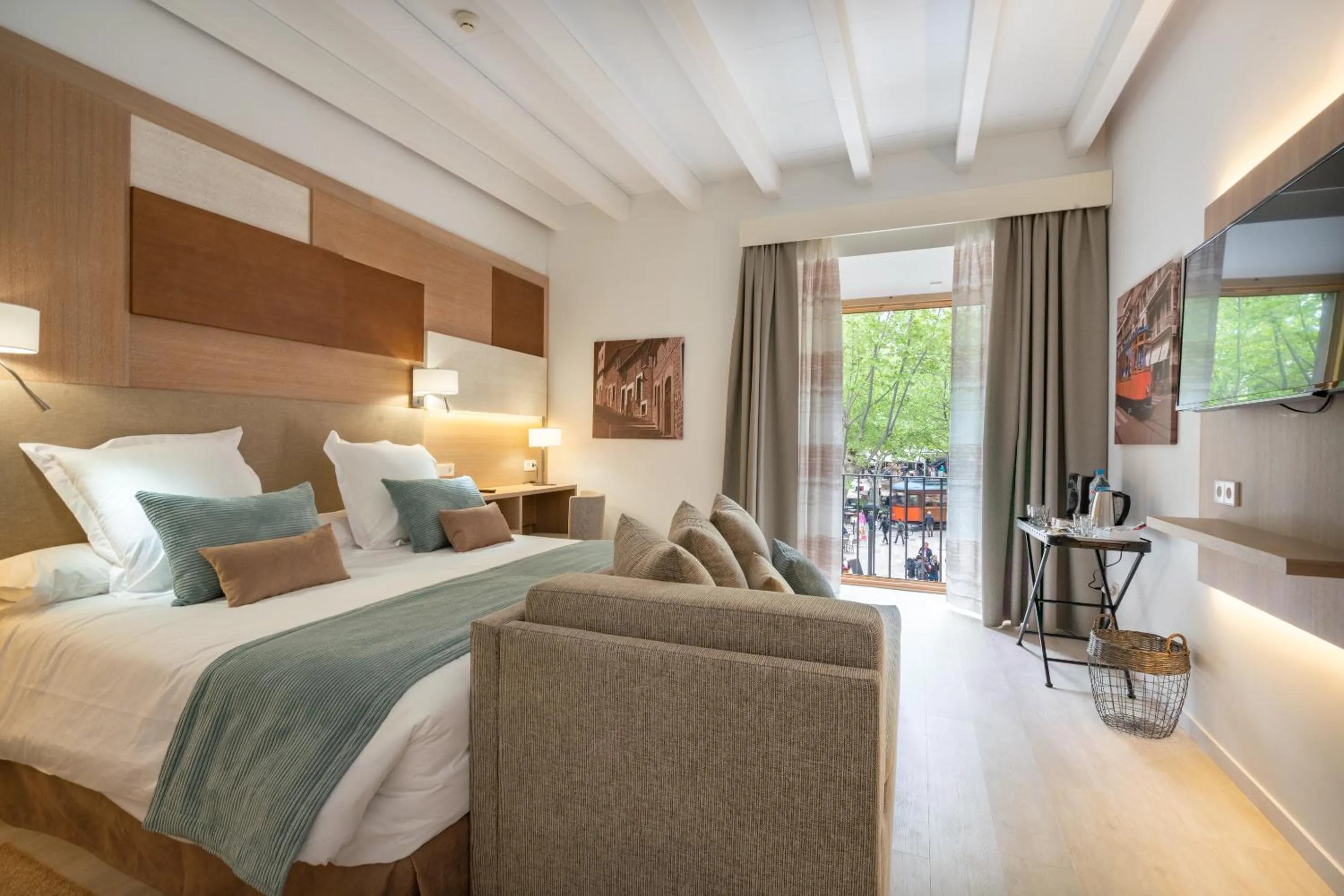 Suite with City View in Soller Plaza