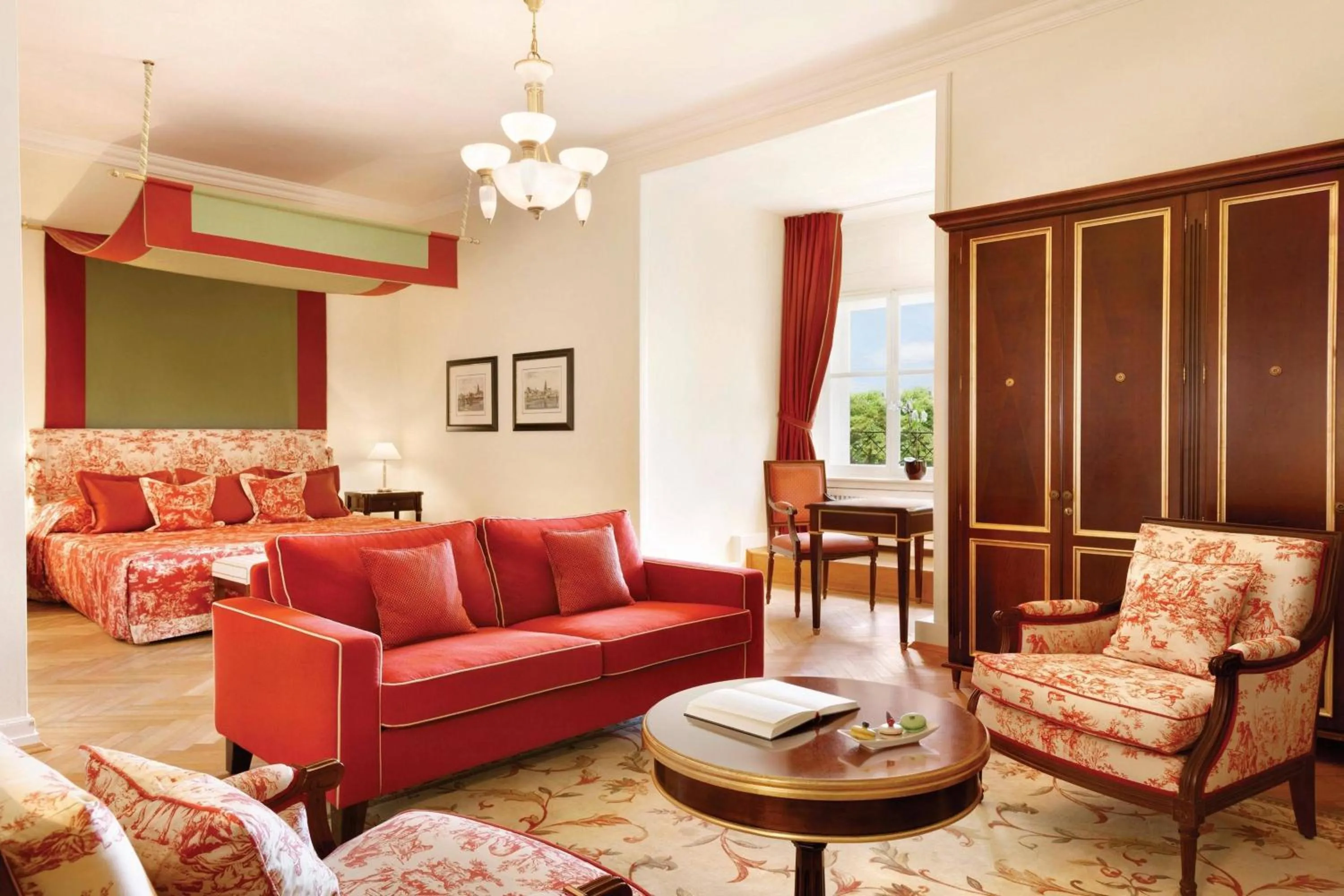 Grand Deluxe, Larger Guest room, 1 King, Garden view in Villa Rothschild, Autograph Collection