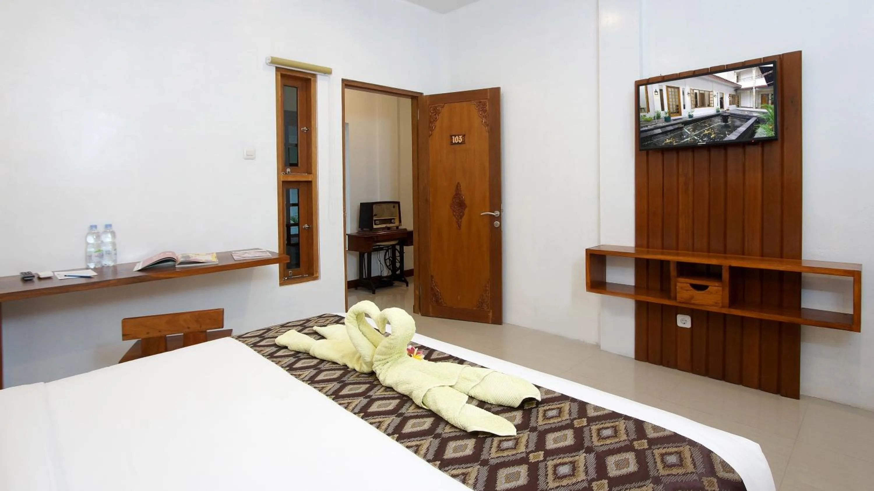 Superior Queen Room in S5 Guest House Yogyakarta