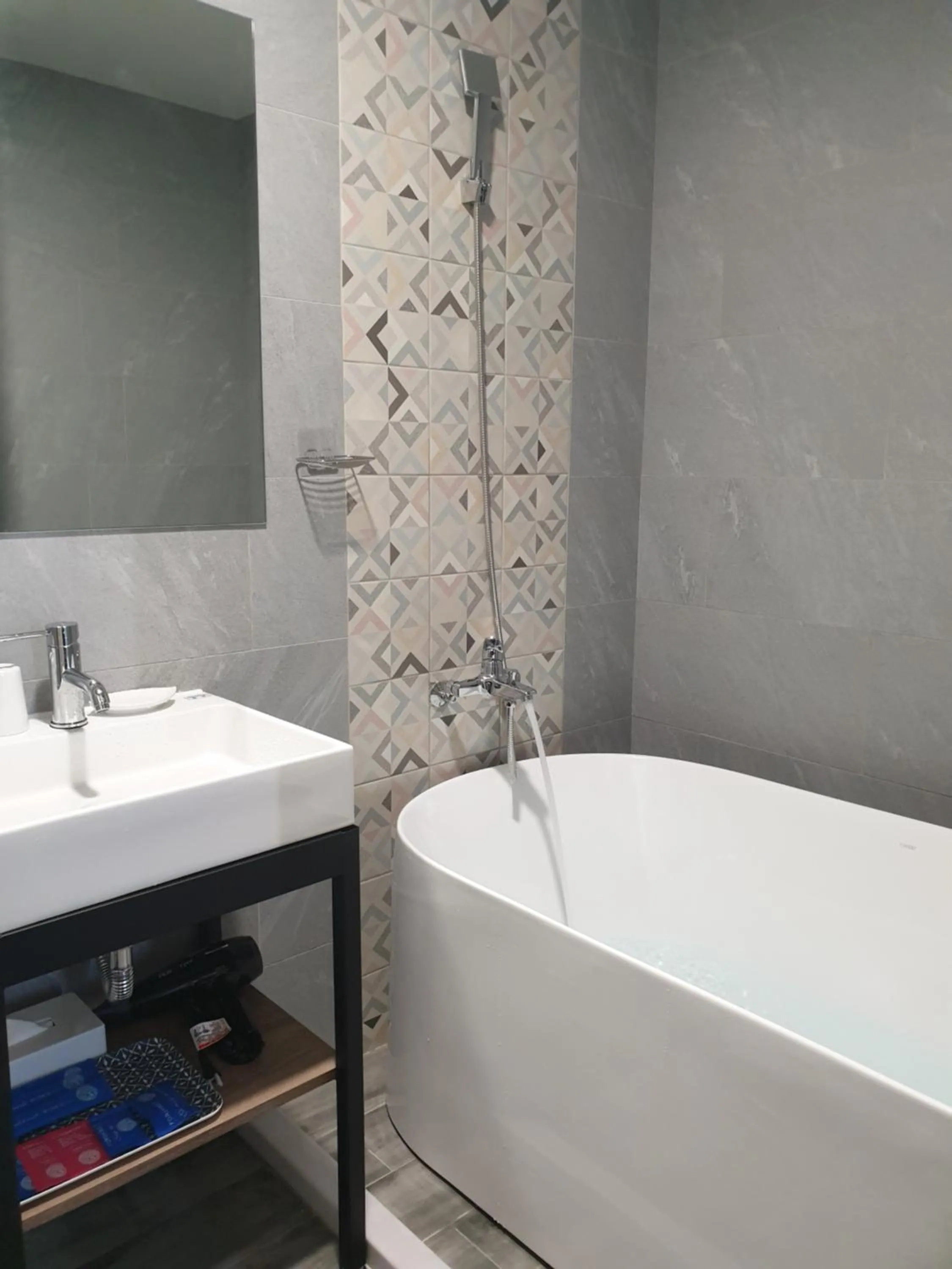 Deluxe Double Room with Bath in Hotel Brown - Zhongzheng