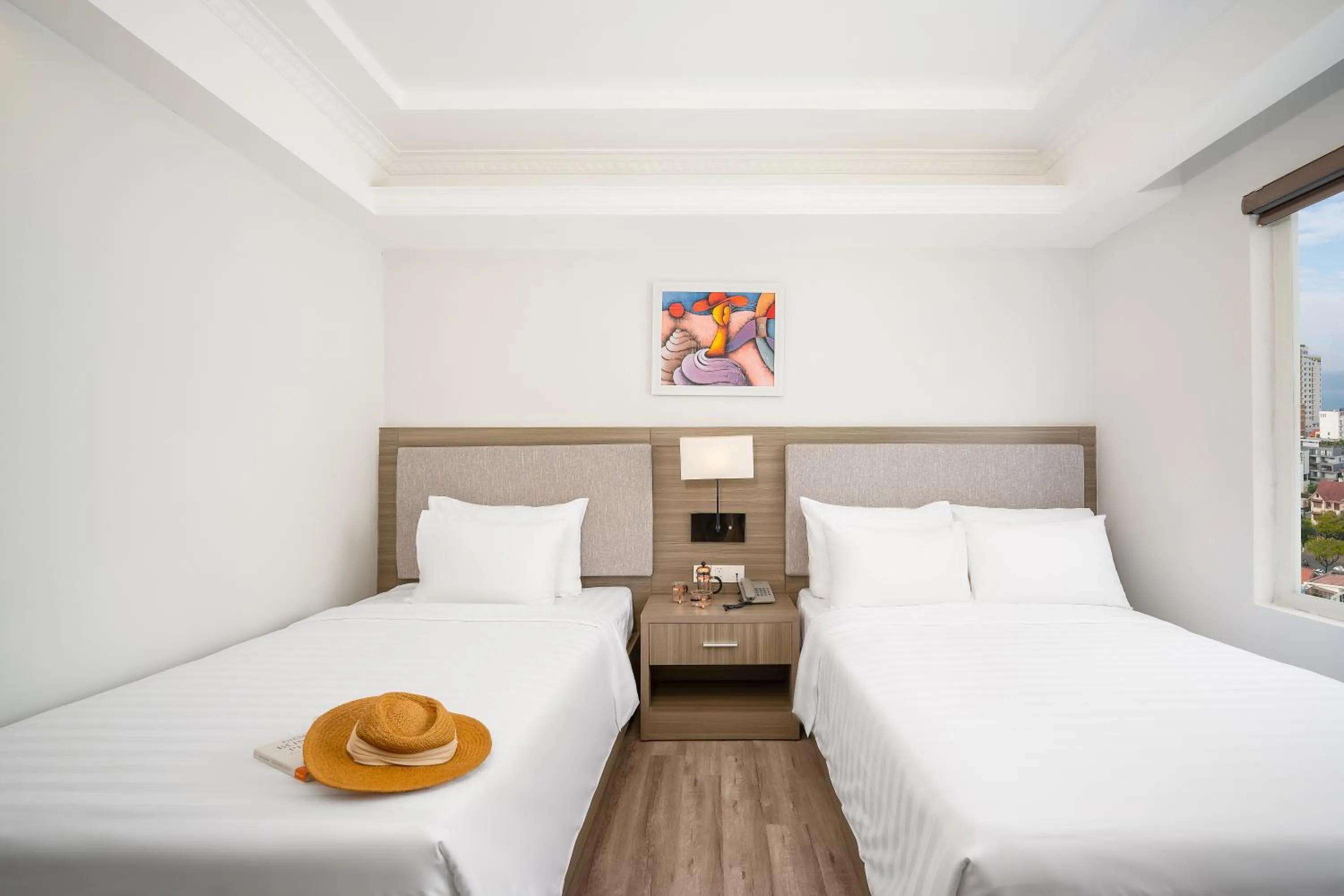 Deluxe Twin Room in Royal Beach Hotel by THG