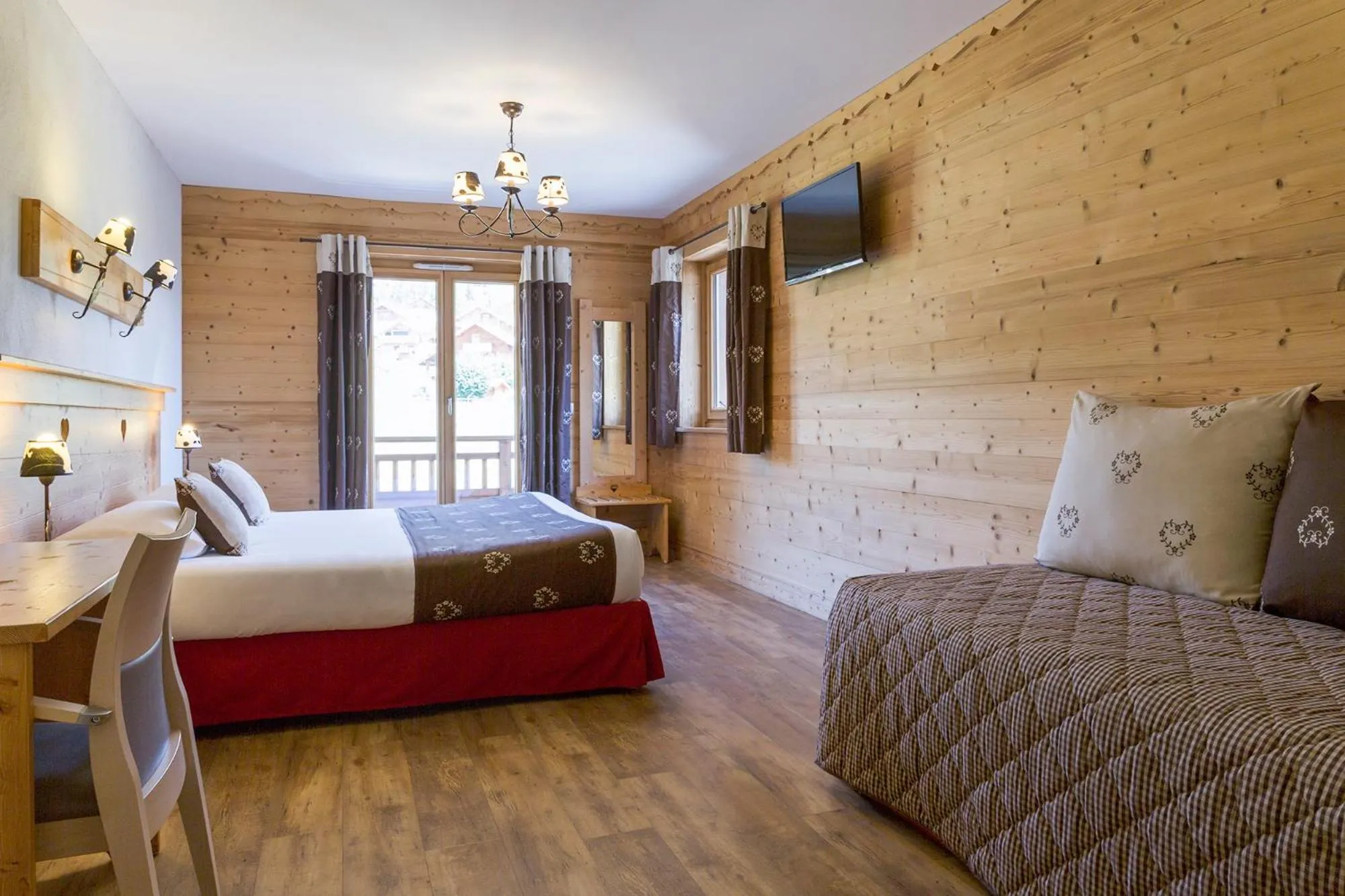 Triple Room in Chalet-Hôtel Le Beausoleil, The Originals Relais