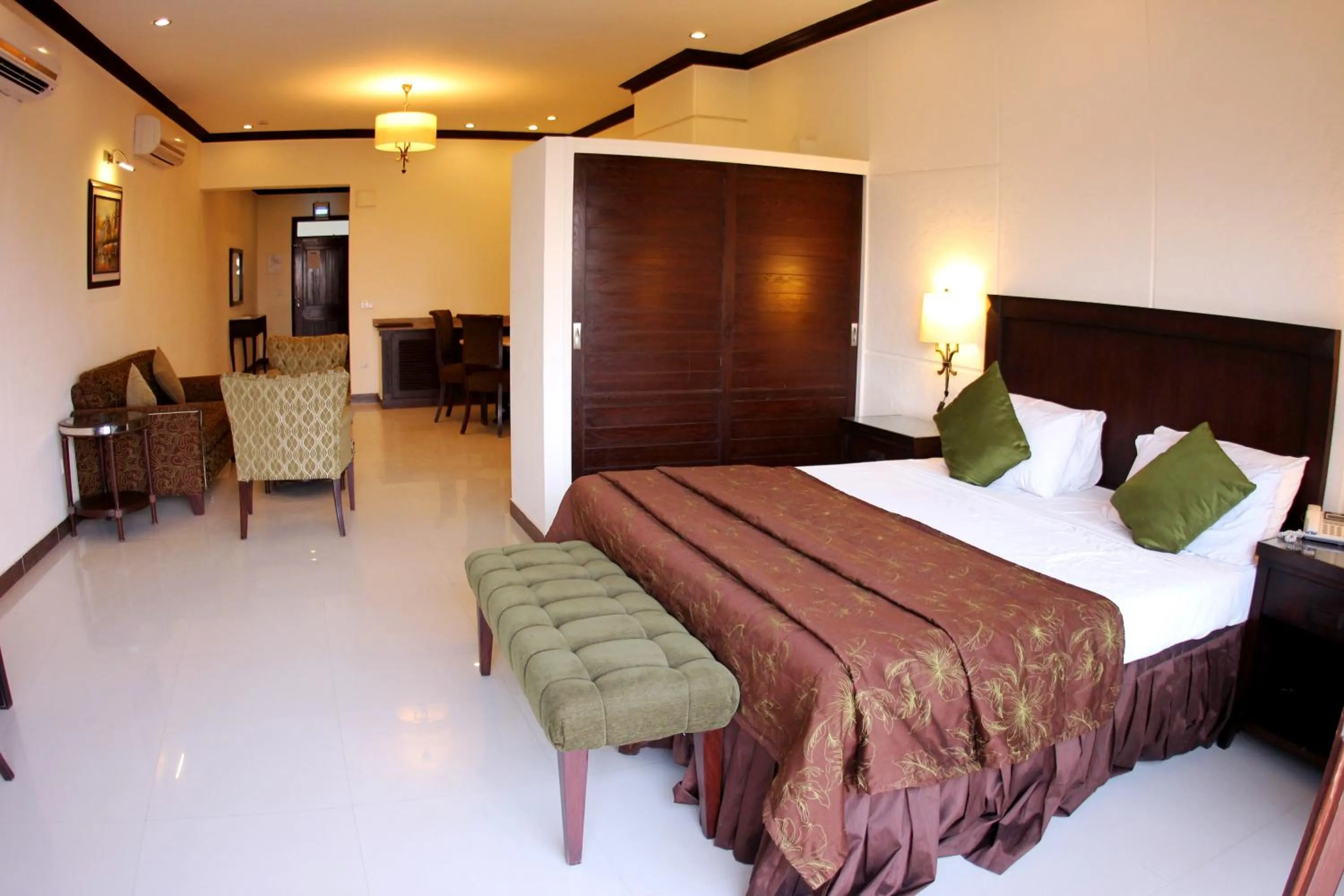 Royal Suite in Dreamworld Resort, Hotel & Golf Course