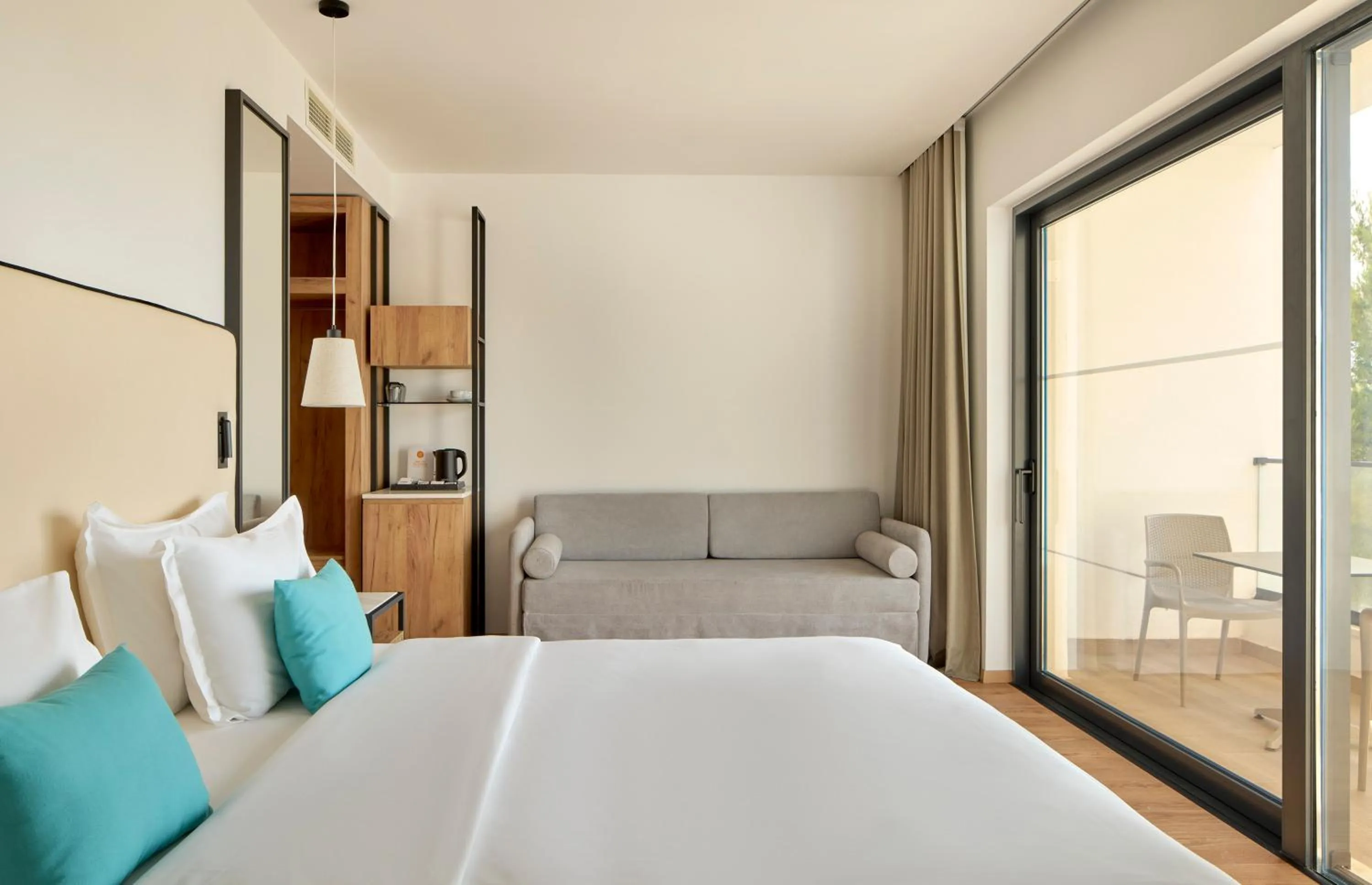 Sol Room Partial Sea View (2 Adults + 2 Children) in Sol Tropikal Durrës