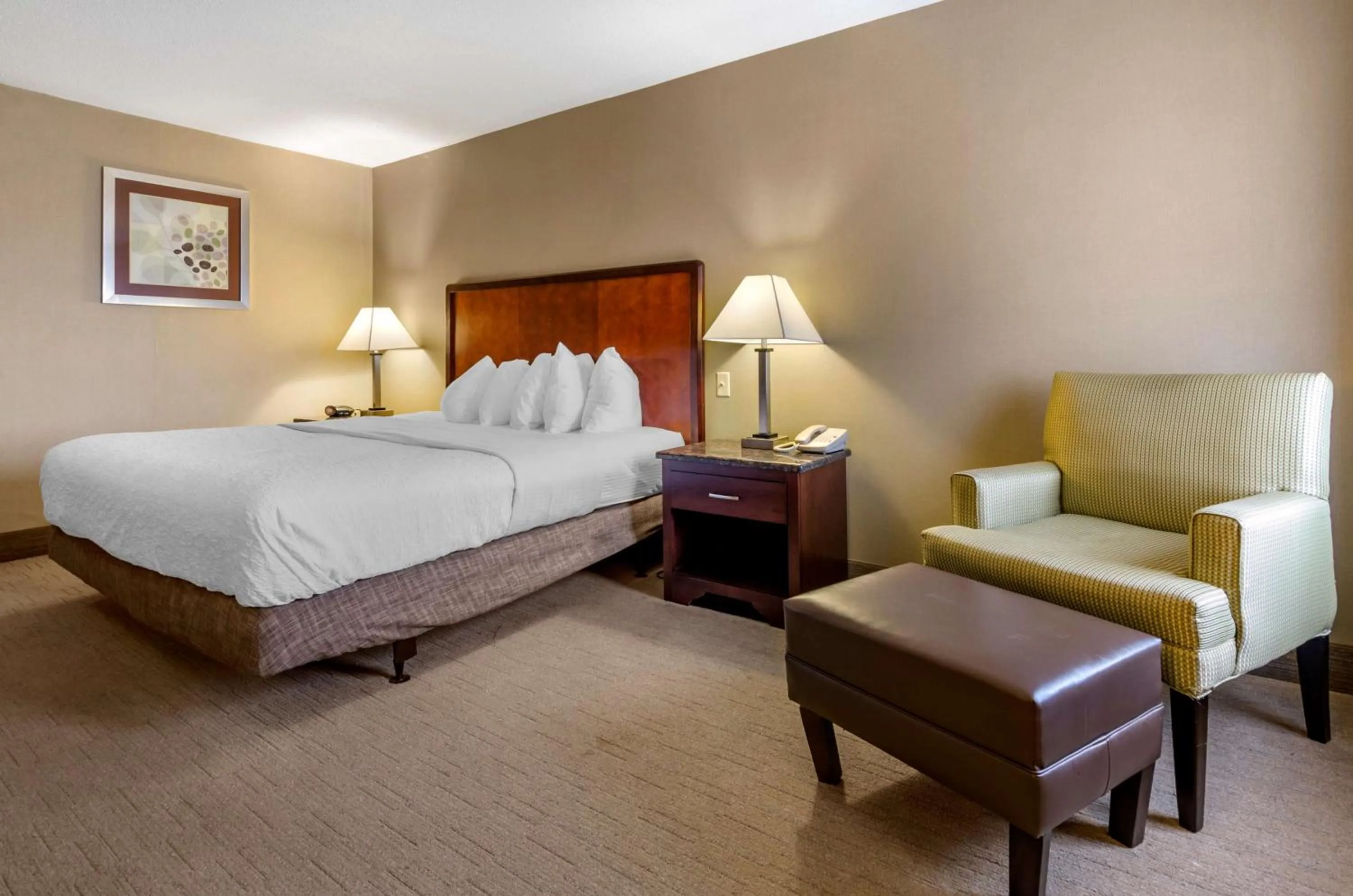 King Room with Balcony - Disability Access in Best Western Plus Inn at Hunt Ridge