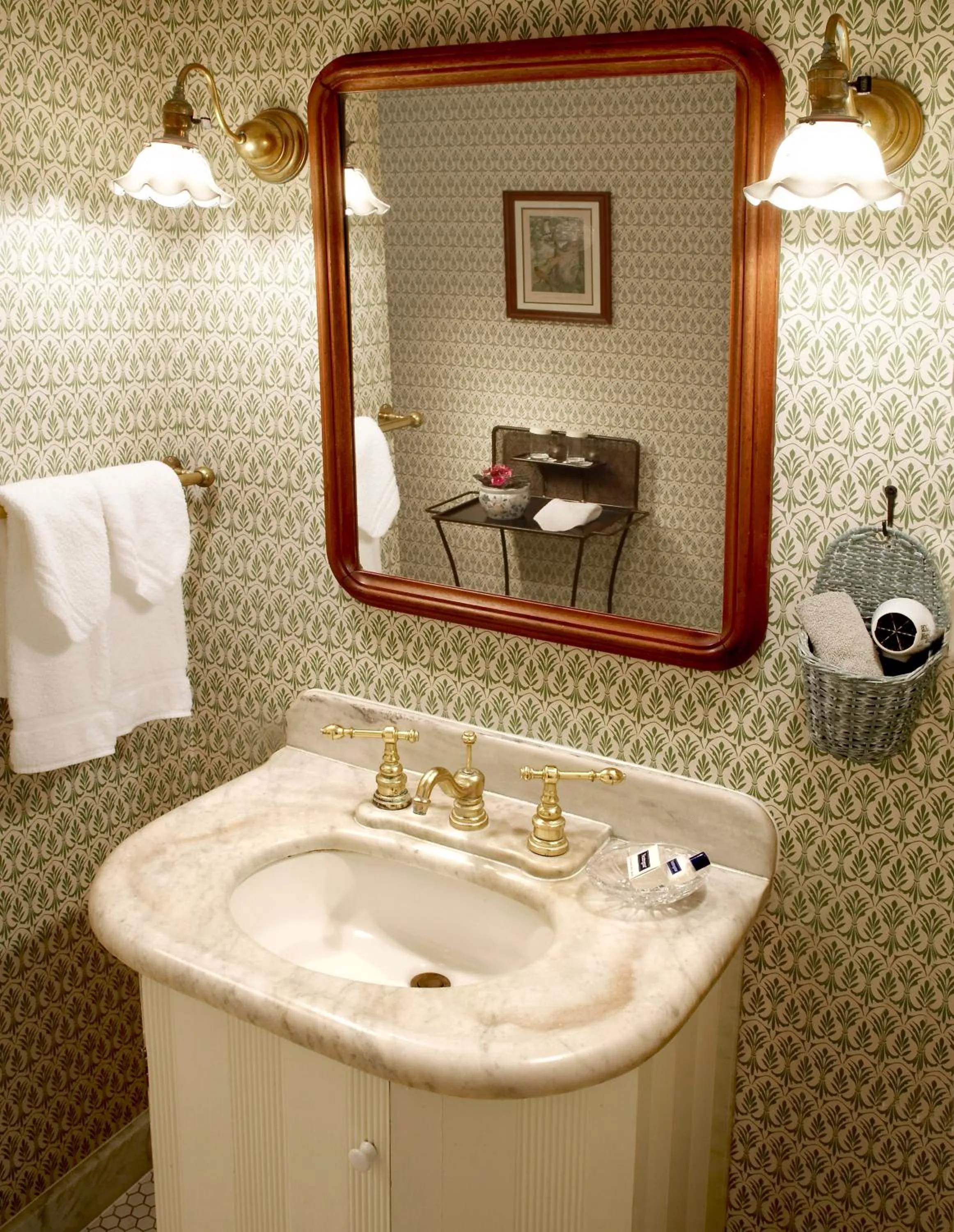 Queen Room with Spa Bath in Washington House Inn